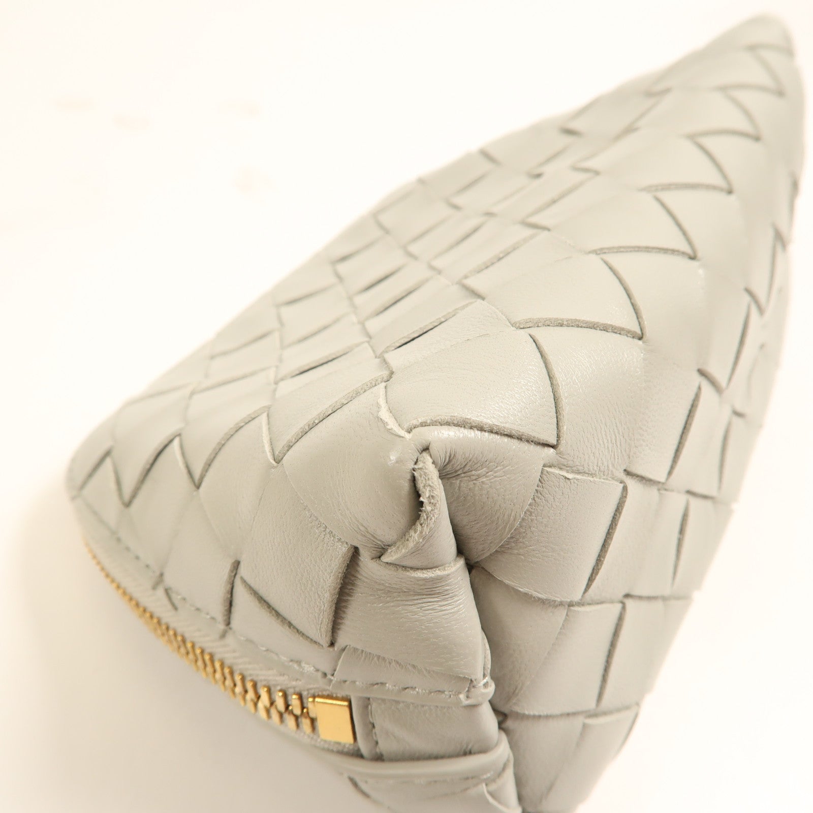 BOTTEGA VENETA 羊皮皮革Pouch金扣手拿包灰色