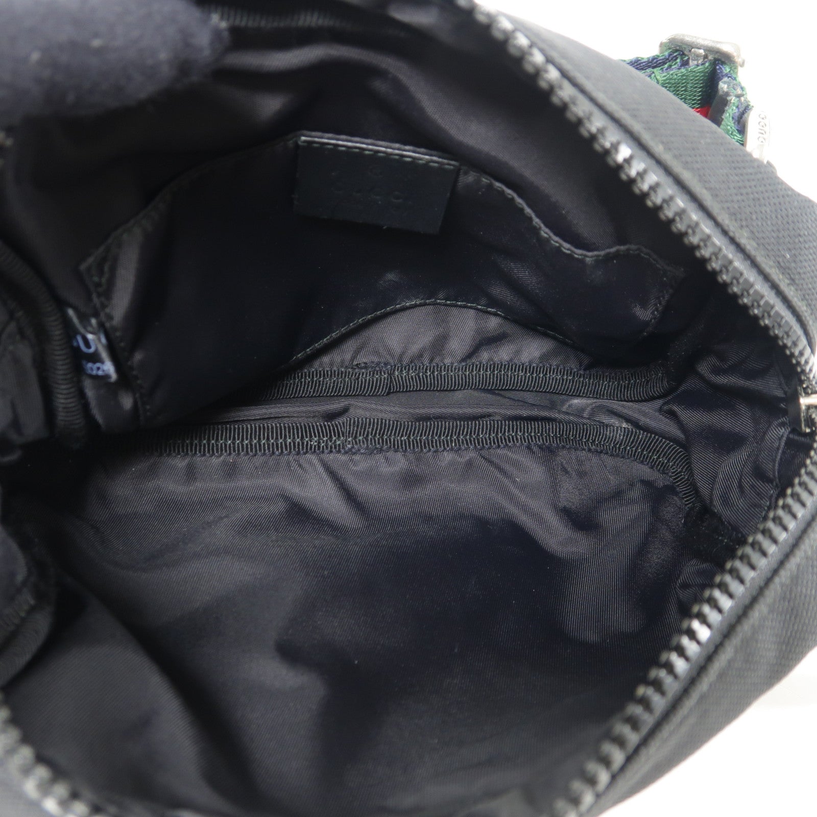 GUCCI 尼龍Shoulder Bag銀扣肩背袋