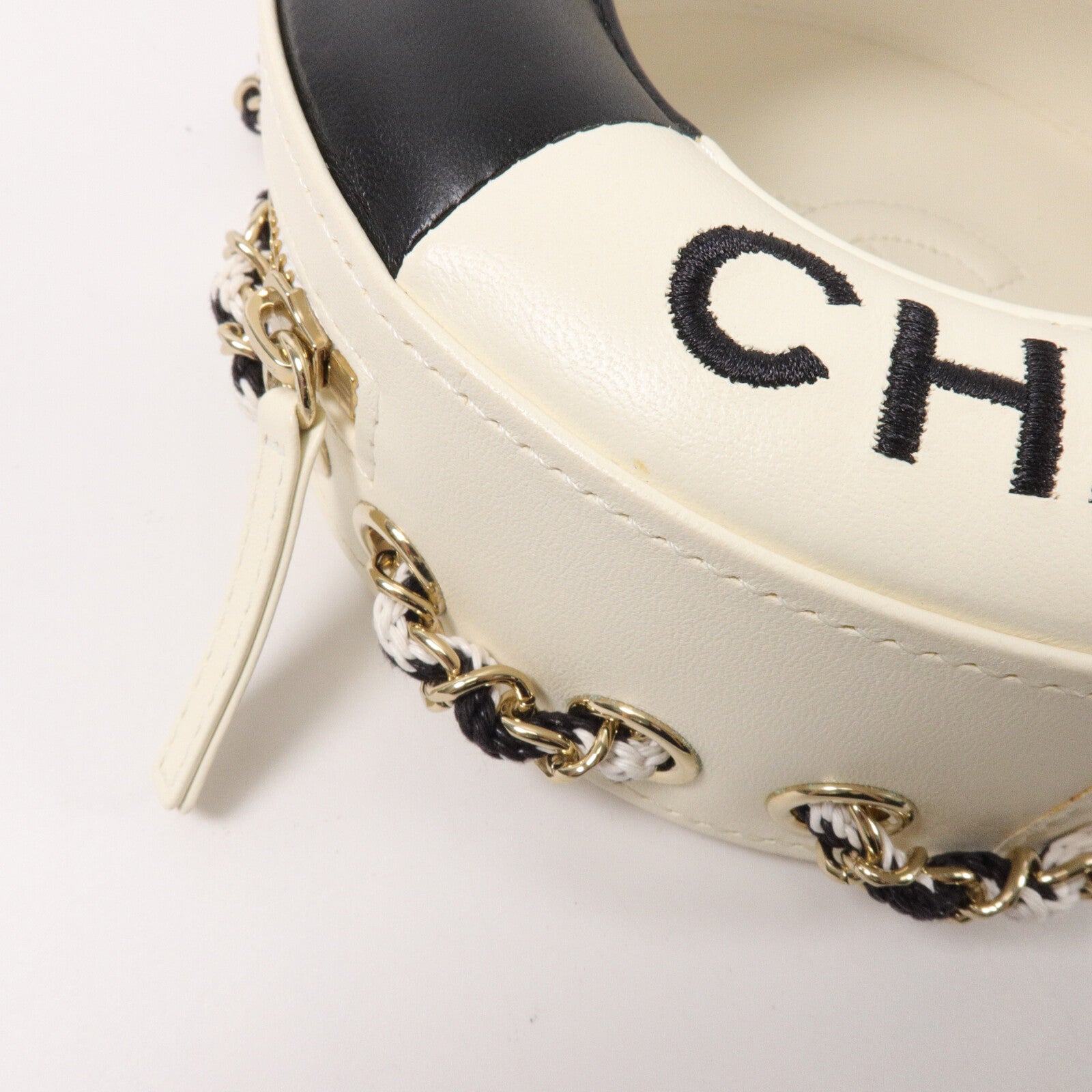 CHANEL 羊皮皮革La Pausa Lifesaver Chain Shoulder鏈帶肩背袋