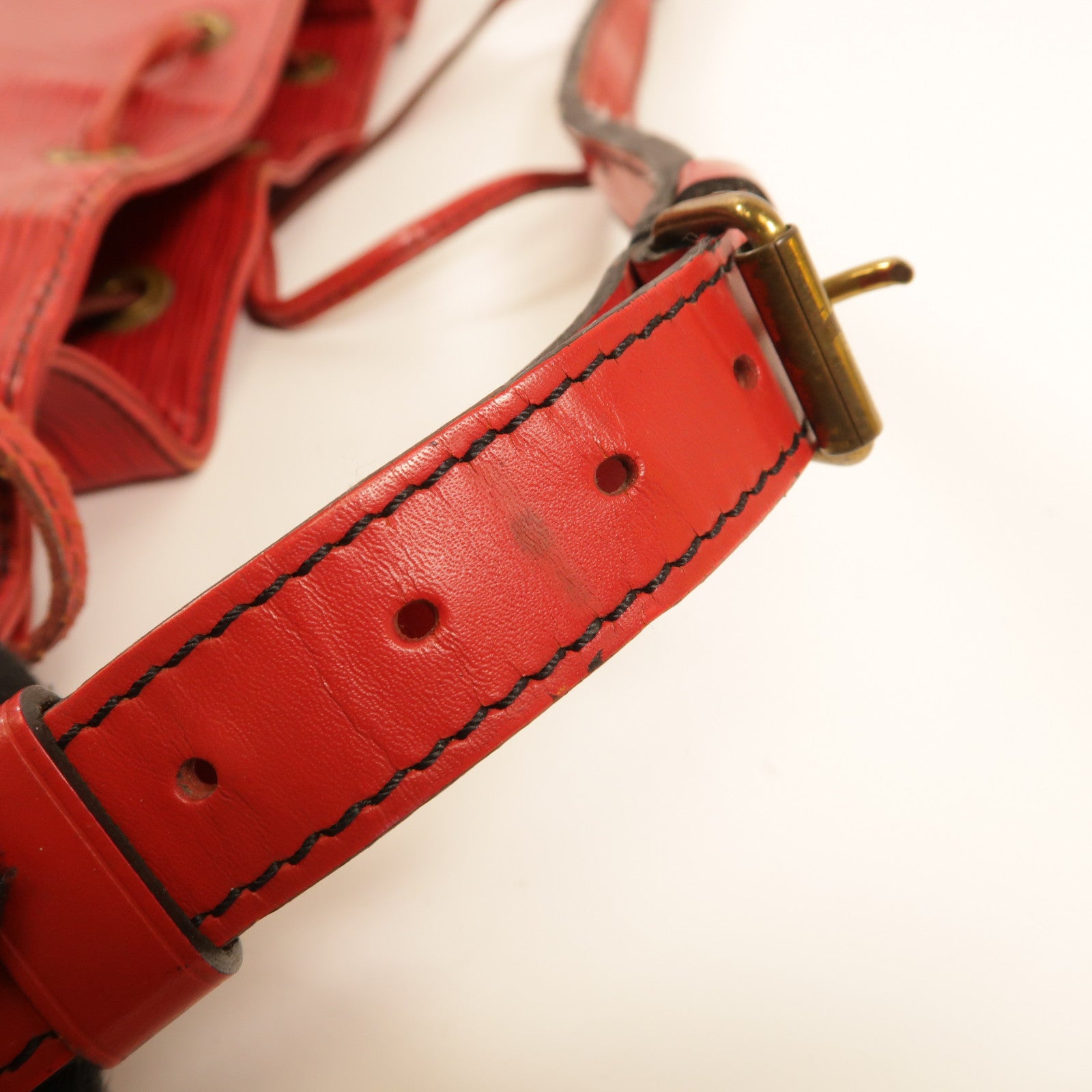 LOUIS VUITTON Epi Noe金扣肩背袋