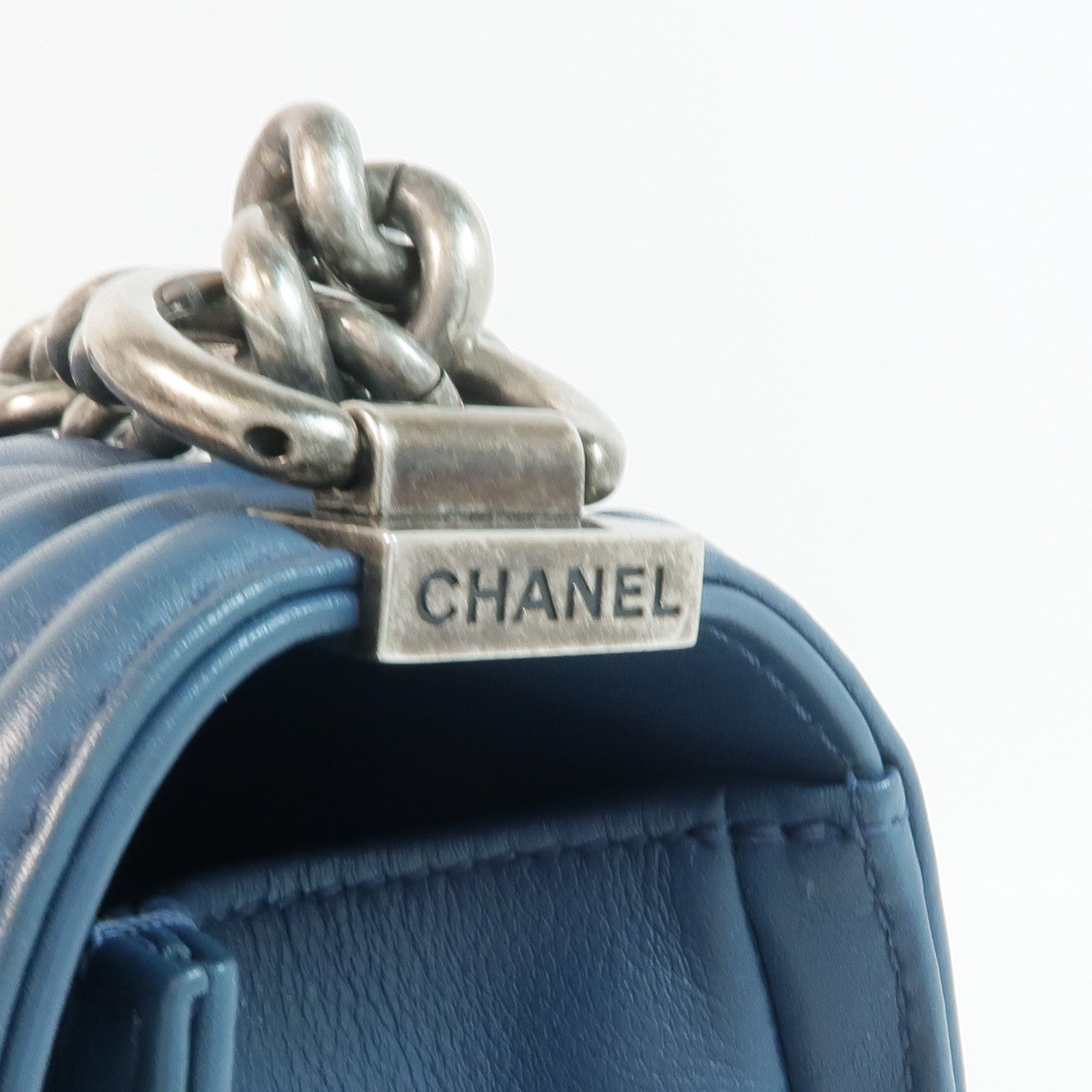 CHANEL 羊皮皮革Boy 25銀扣鏈帶肩背袋