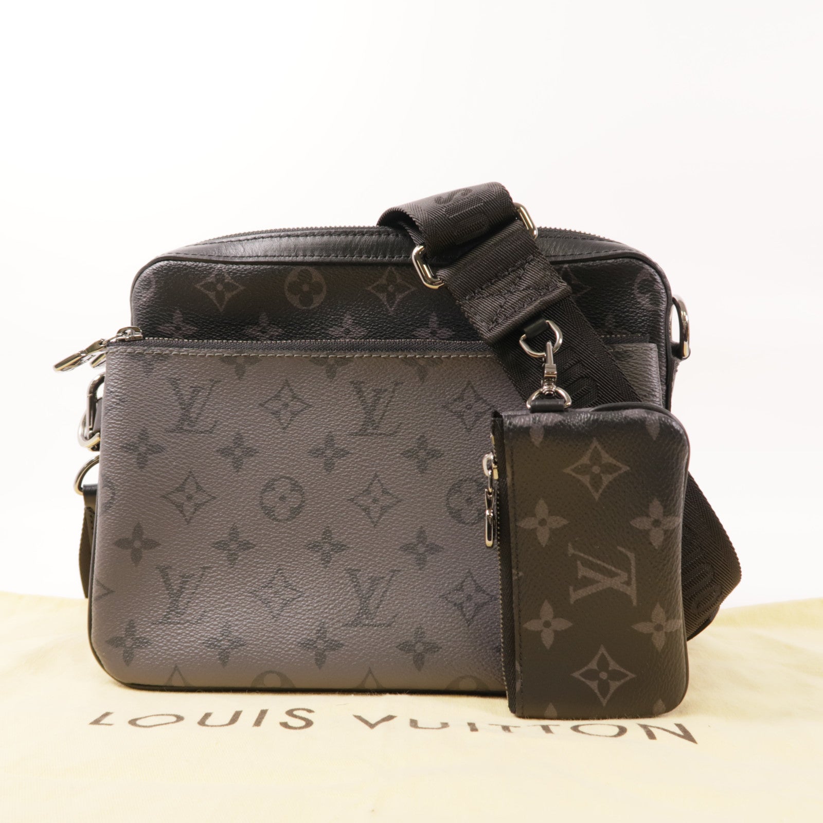LOUIS VUITTON Monogram Eclipse Reverse Trio Messenger銀扣肩背袋灰色