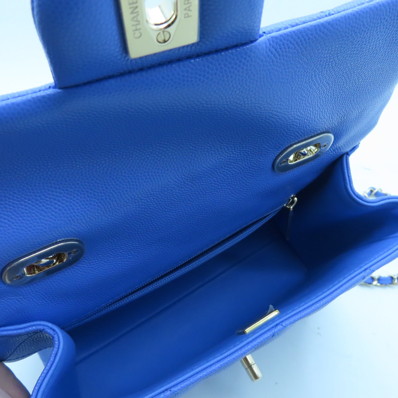 CHANEL 菱格牛皮皮革Small Retro Twist Bag金扣肩背袋藍色