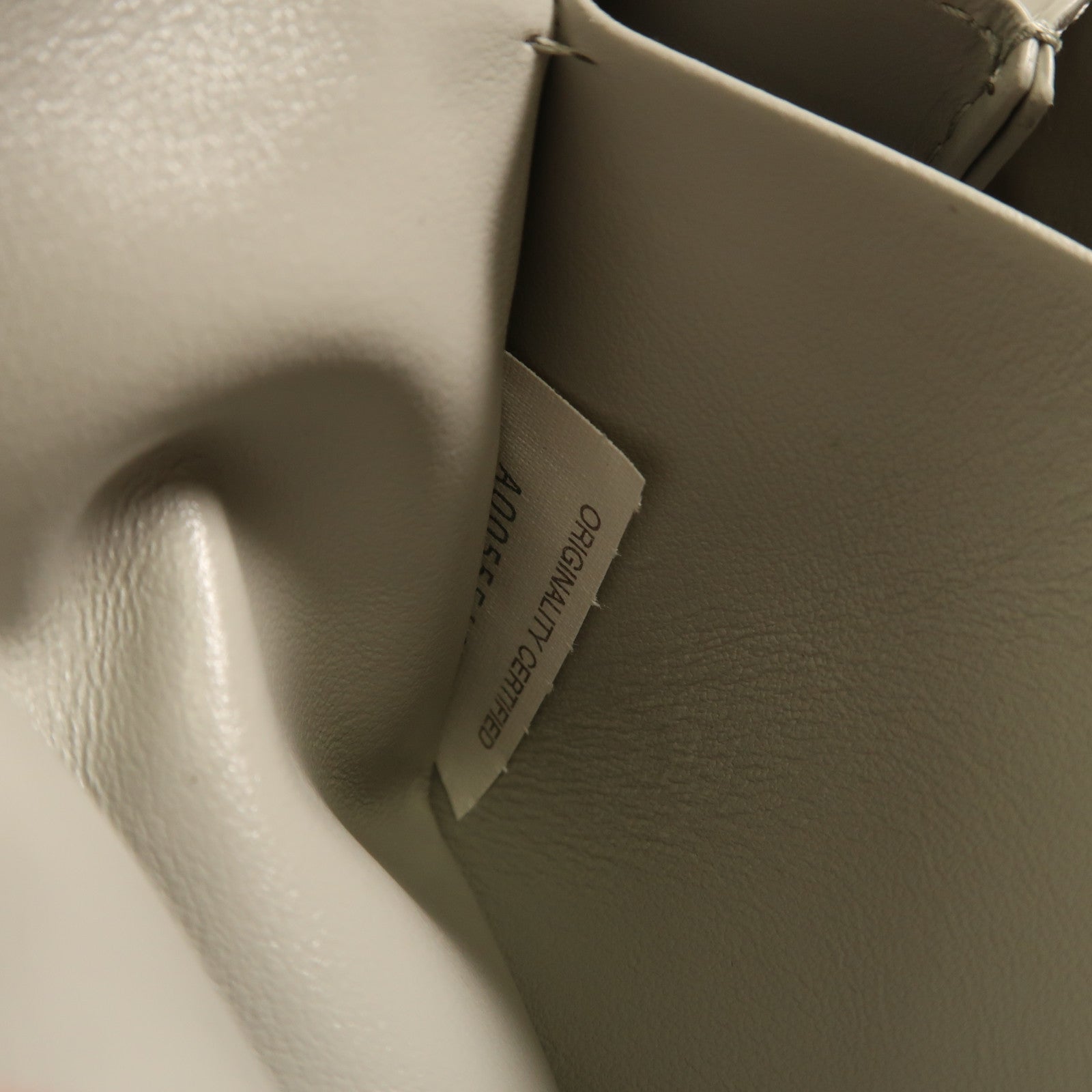 BOTTEGA VENETA 羊皮皮革Pouch金扣手拿包灰色