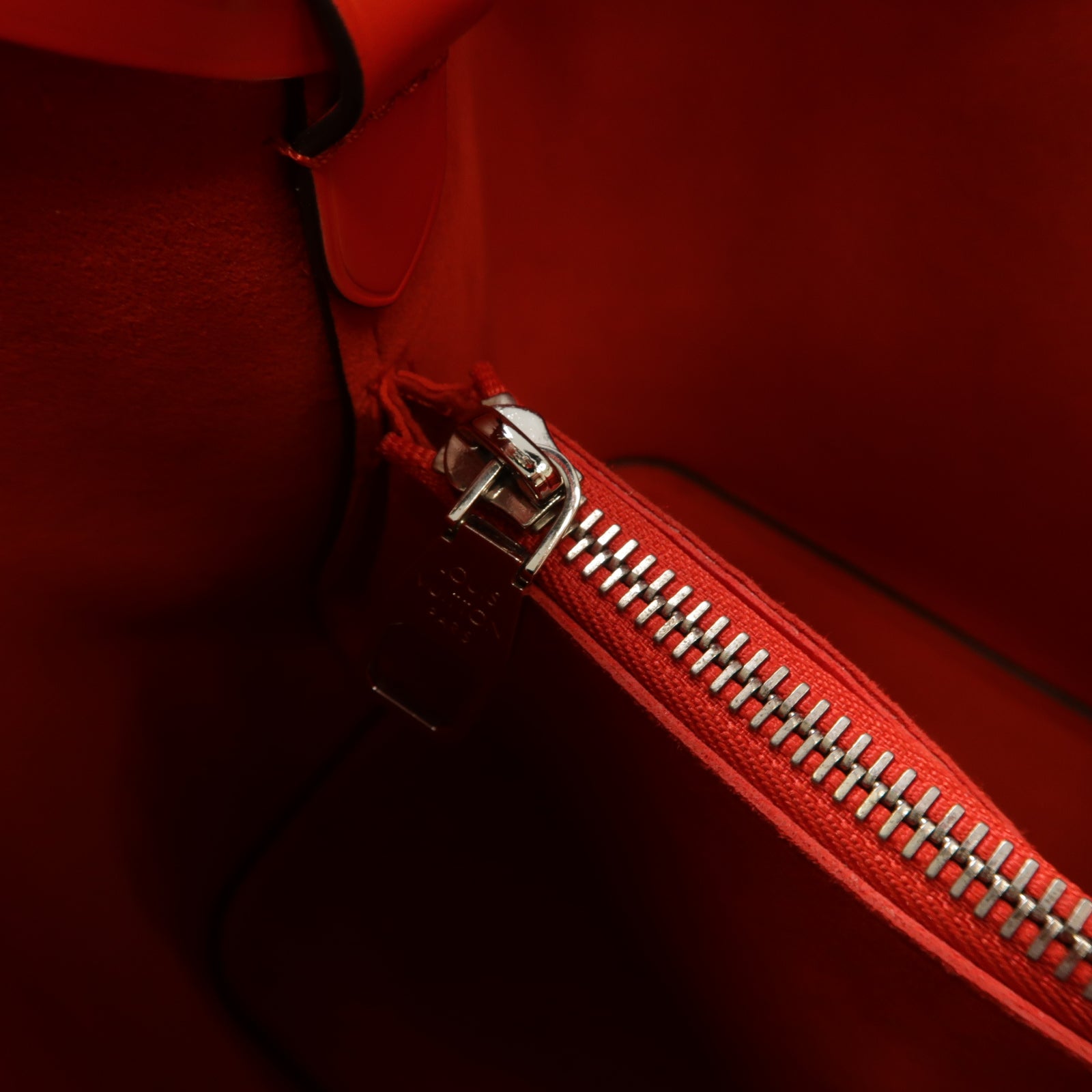 LOUIS VUITTON Epi NeoNoe MM銀扣手挽肩背兩用袋深藍色/紅色