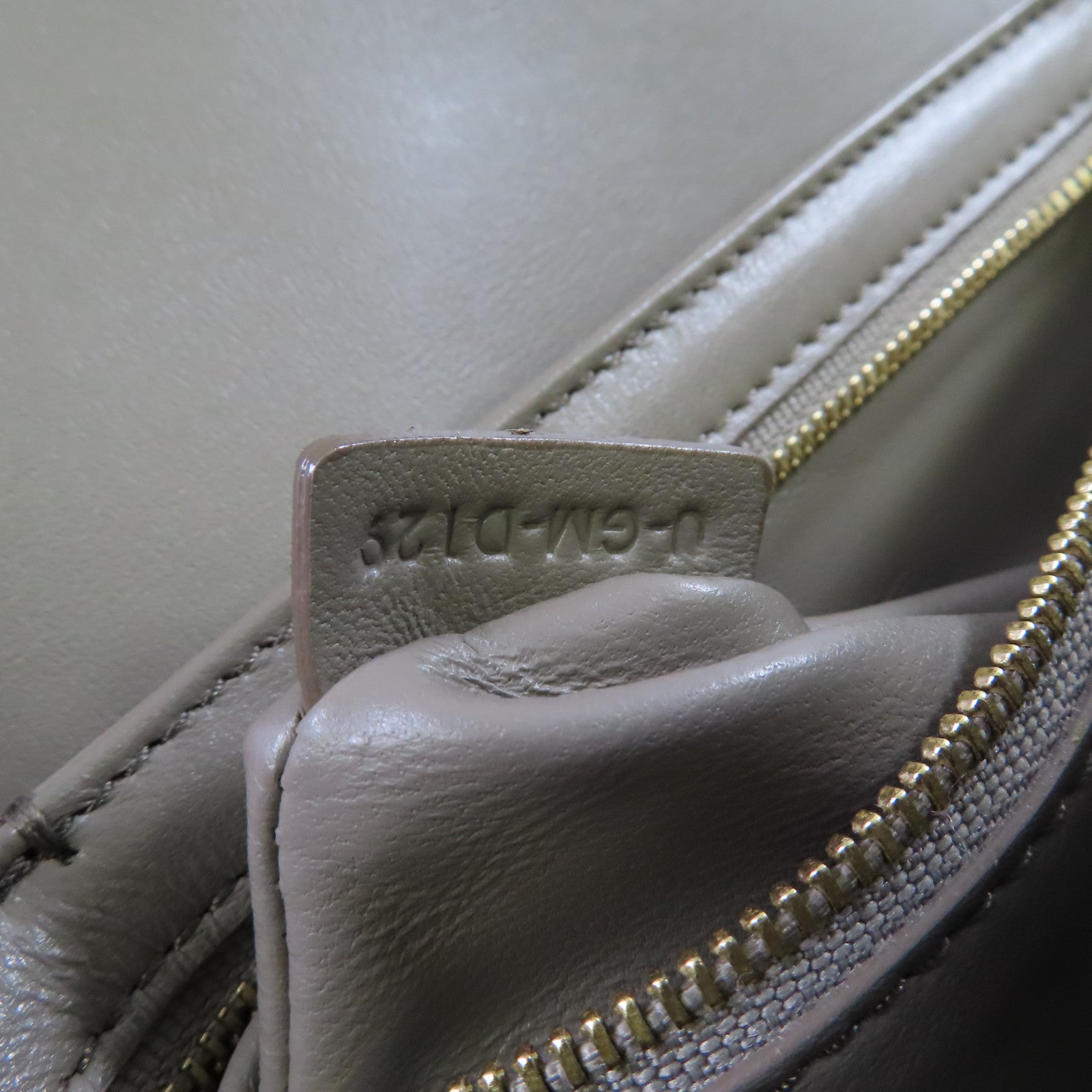 CELINE 牛皮皮革Teen Triomphe Shoulder Bag金扣肩背袋灰色