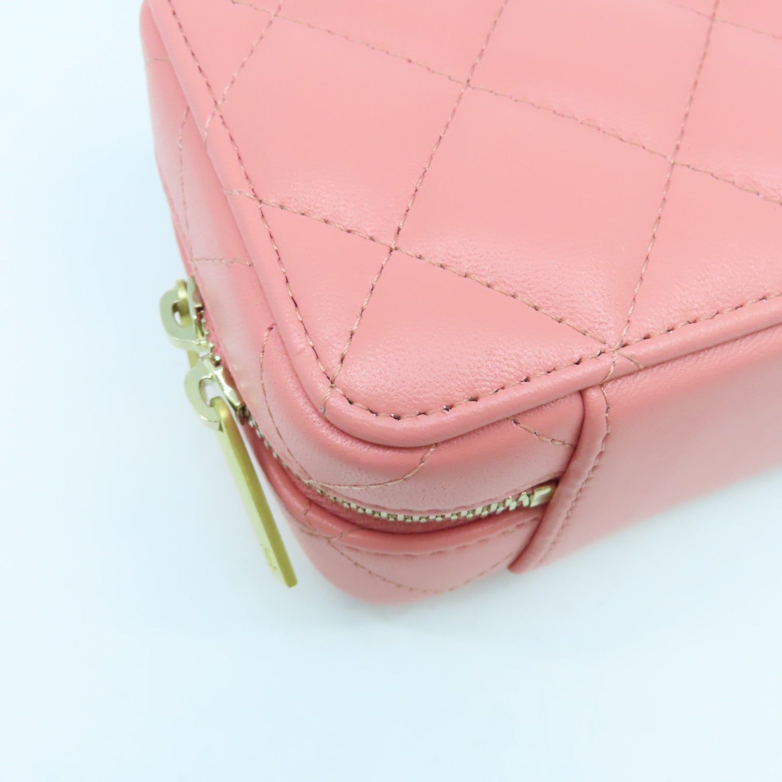 CHANEL **【激減優惠】菱格羊皮皮革Mini Vanity Case金扣鏈帶肩背袋粉紅色