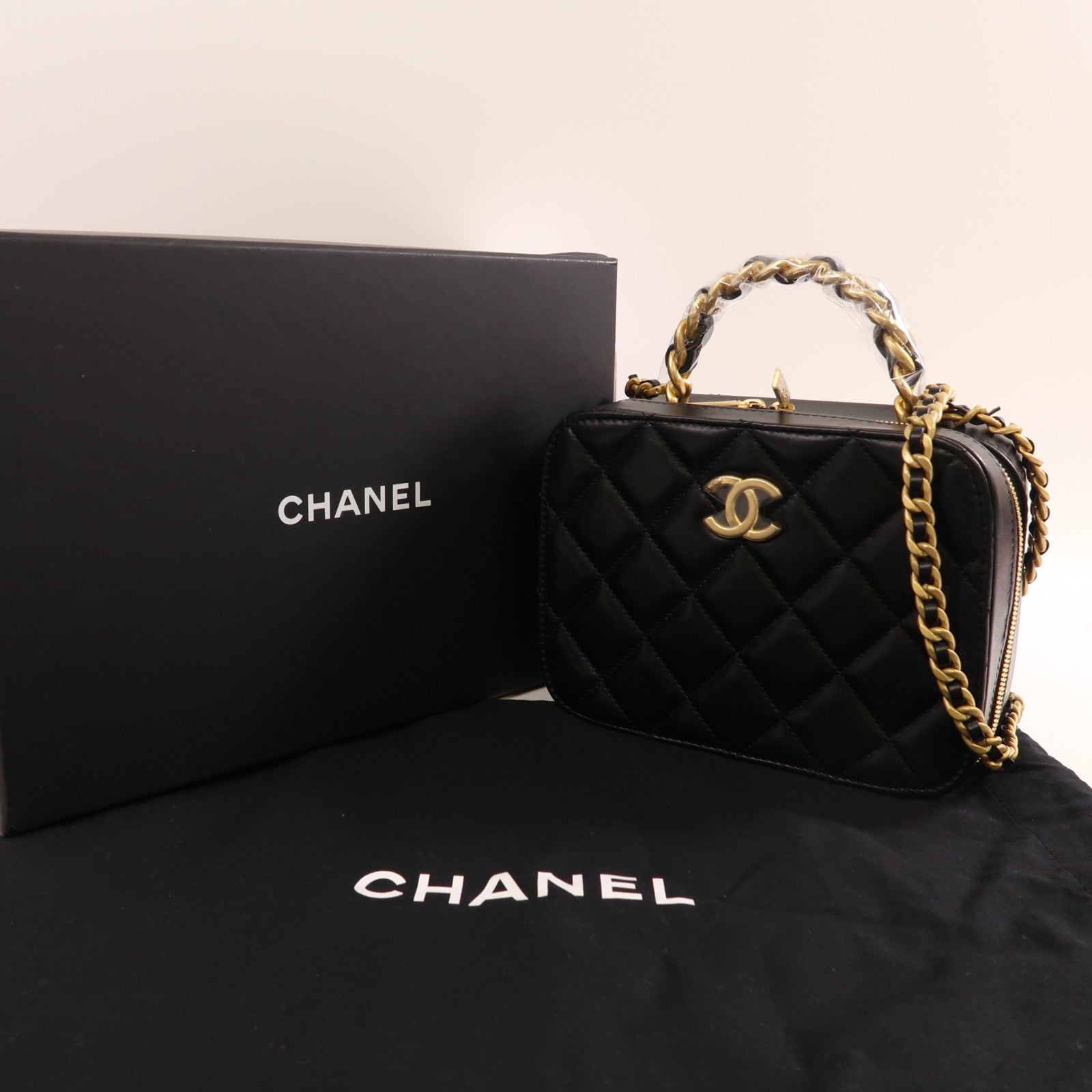 CHANEL 【激減優惠】羊皮皮革Vanity Case金扣鏈帶手挽肩背兩用袋