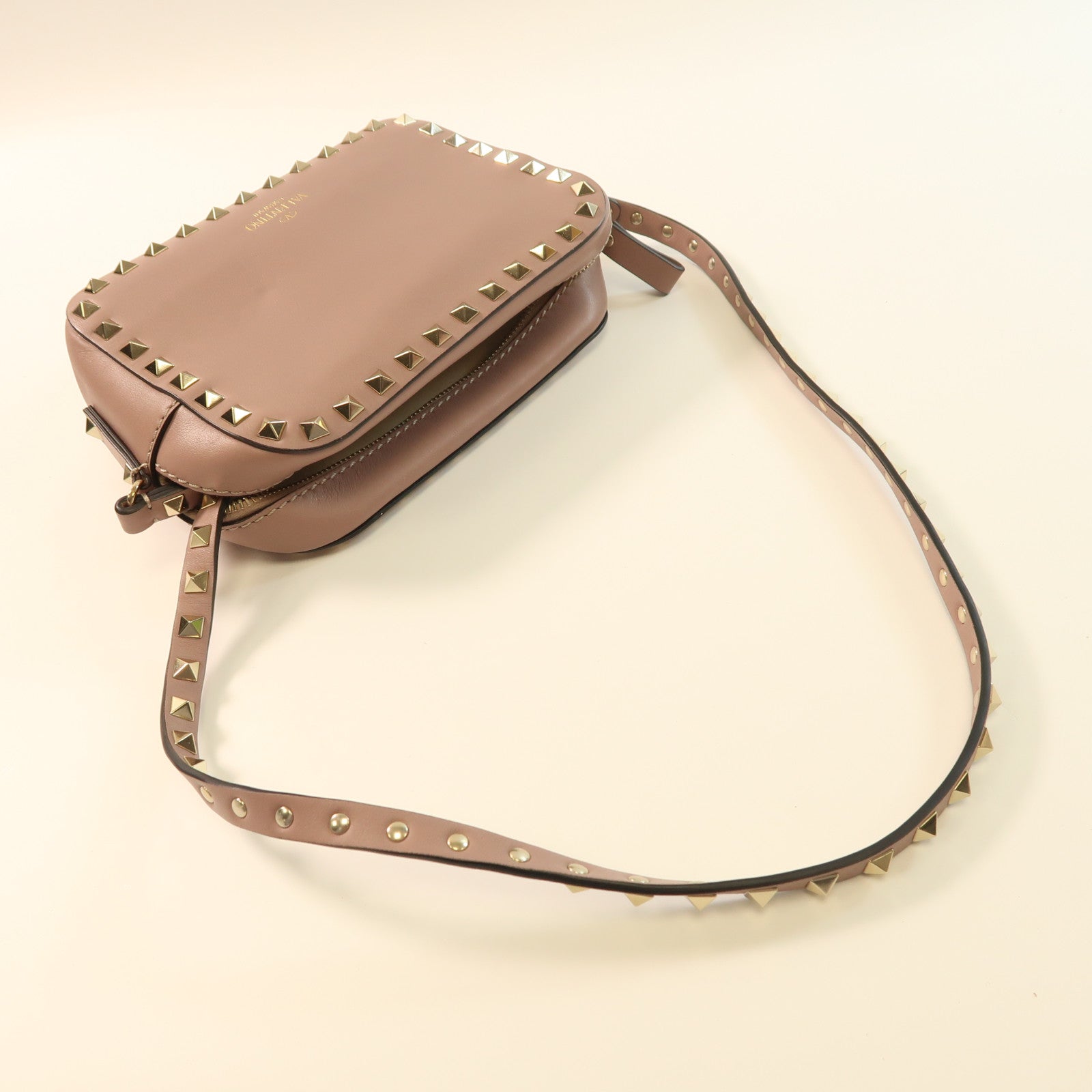 Valentino 牛皮皮革Garavani Rockstud金扣肩背袋粉紅色
