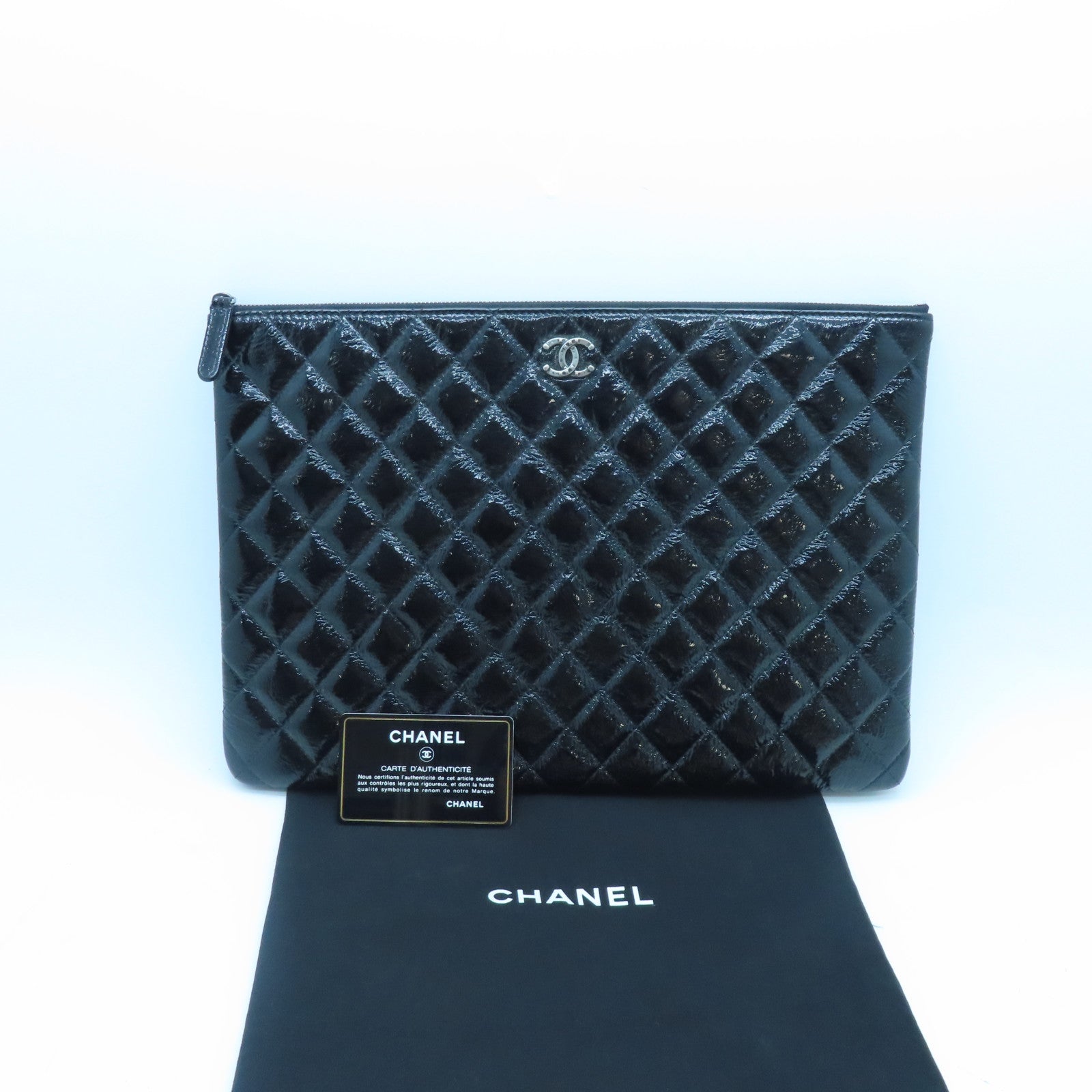 CHANEL 菱格漆皮皮革Pouch銀扣手拿包黑色