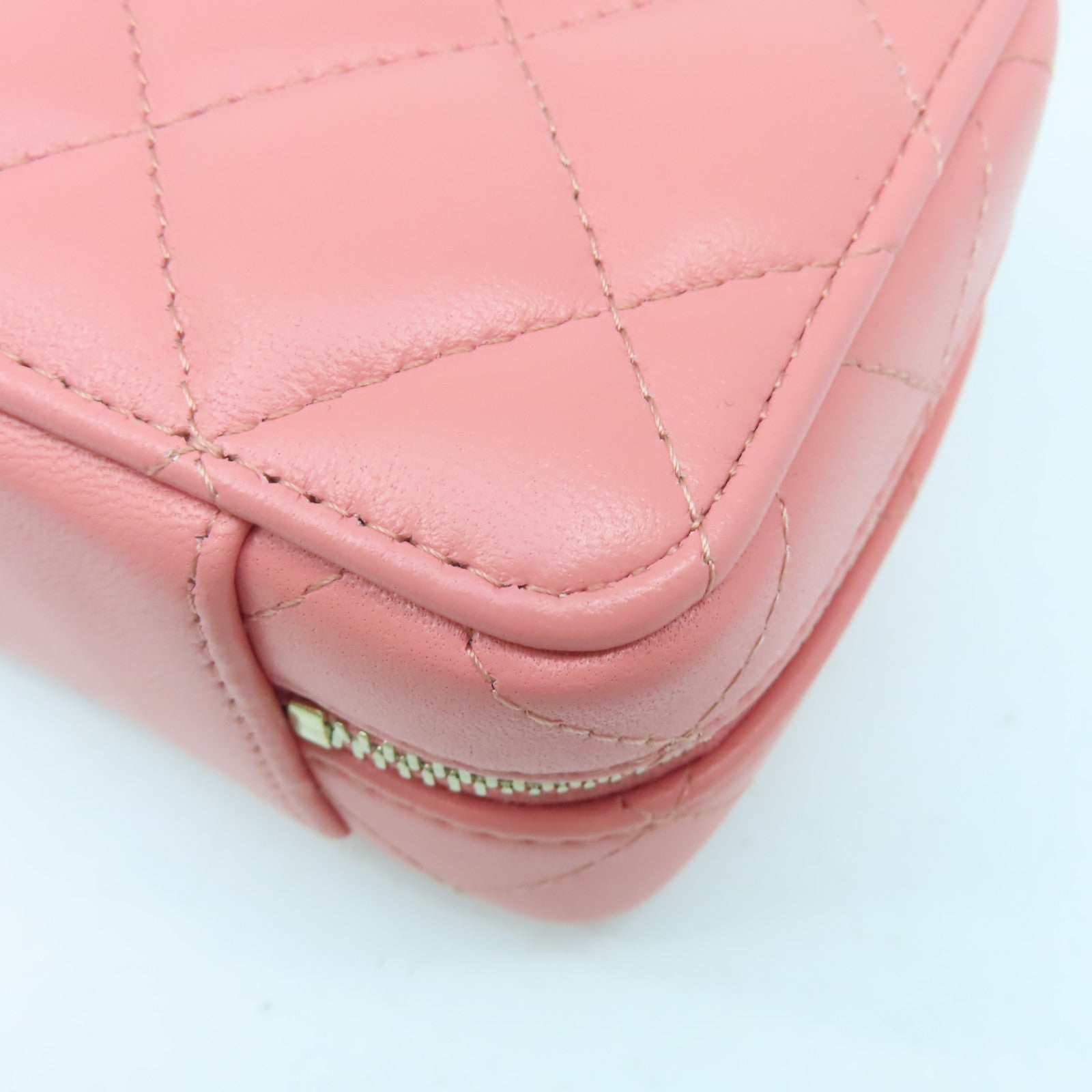 CHANEL **【激減優惠】菱格羊皮皮革Mini Vanity Case金扣鏈帶肩背袋粉紅色