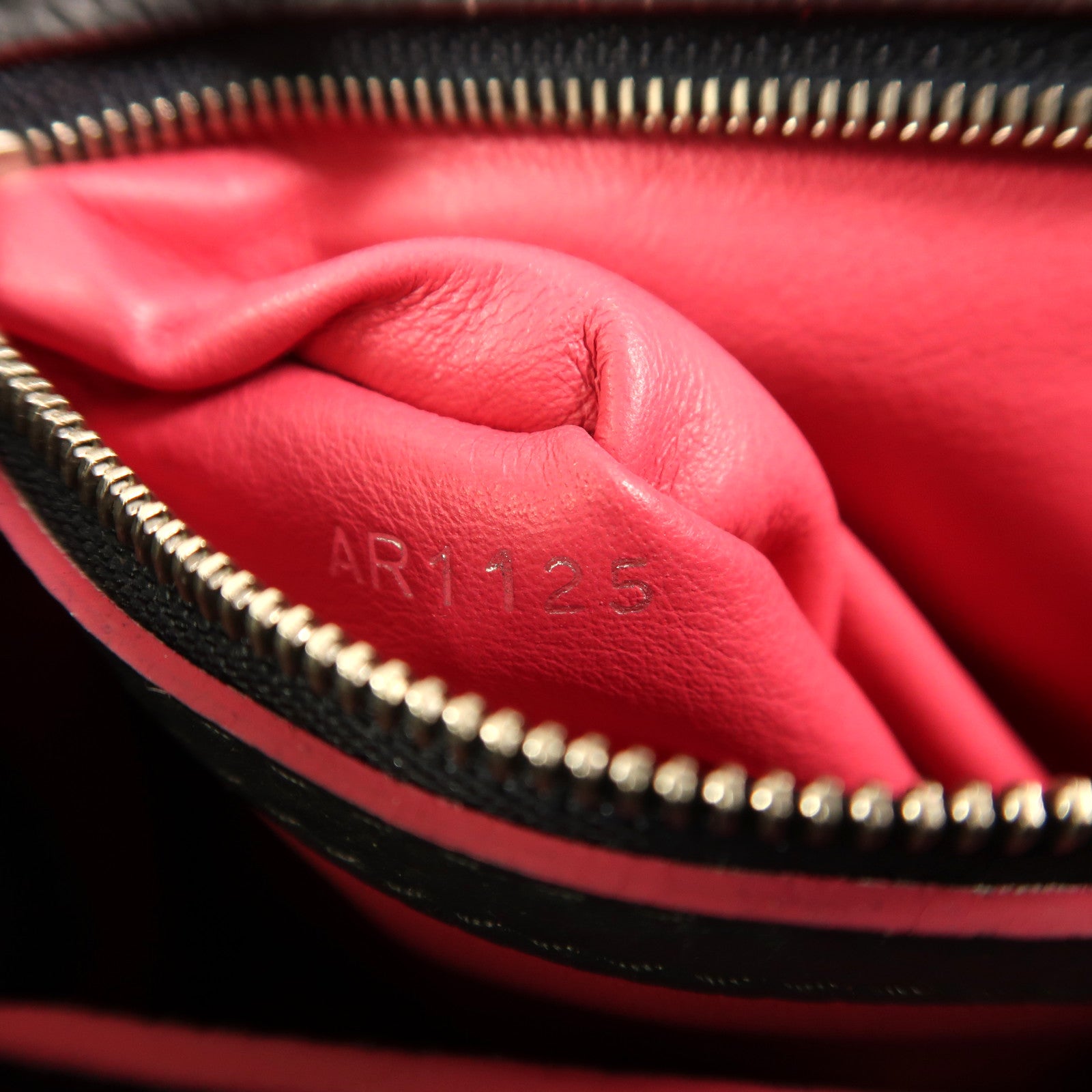 LOUIS VUITTON Taurillon Capucines BB銀扣手挽肩背兩用袋
