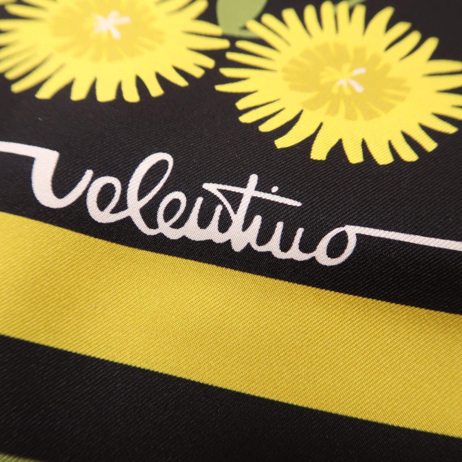 Valentino 絲質Scaf絲巾