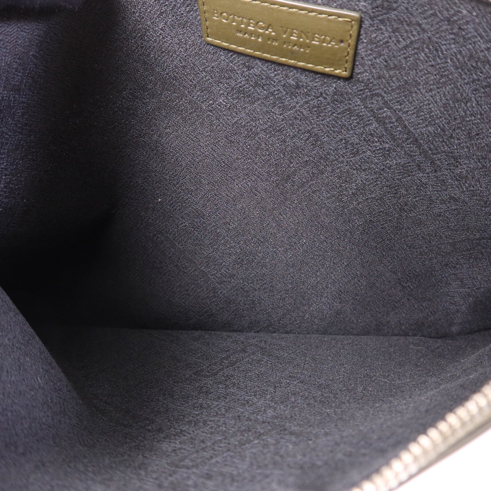 BOTTEGA VENETA 羊皮皮革Pouch銀扣手拿包