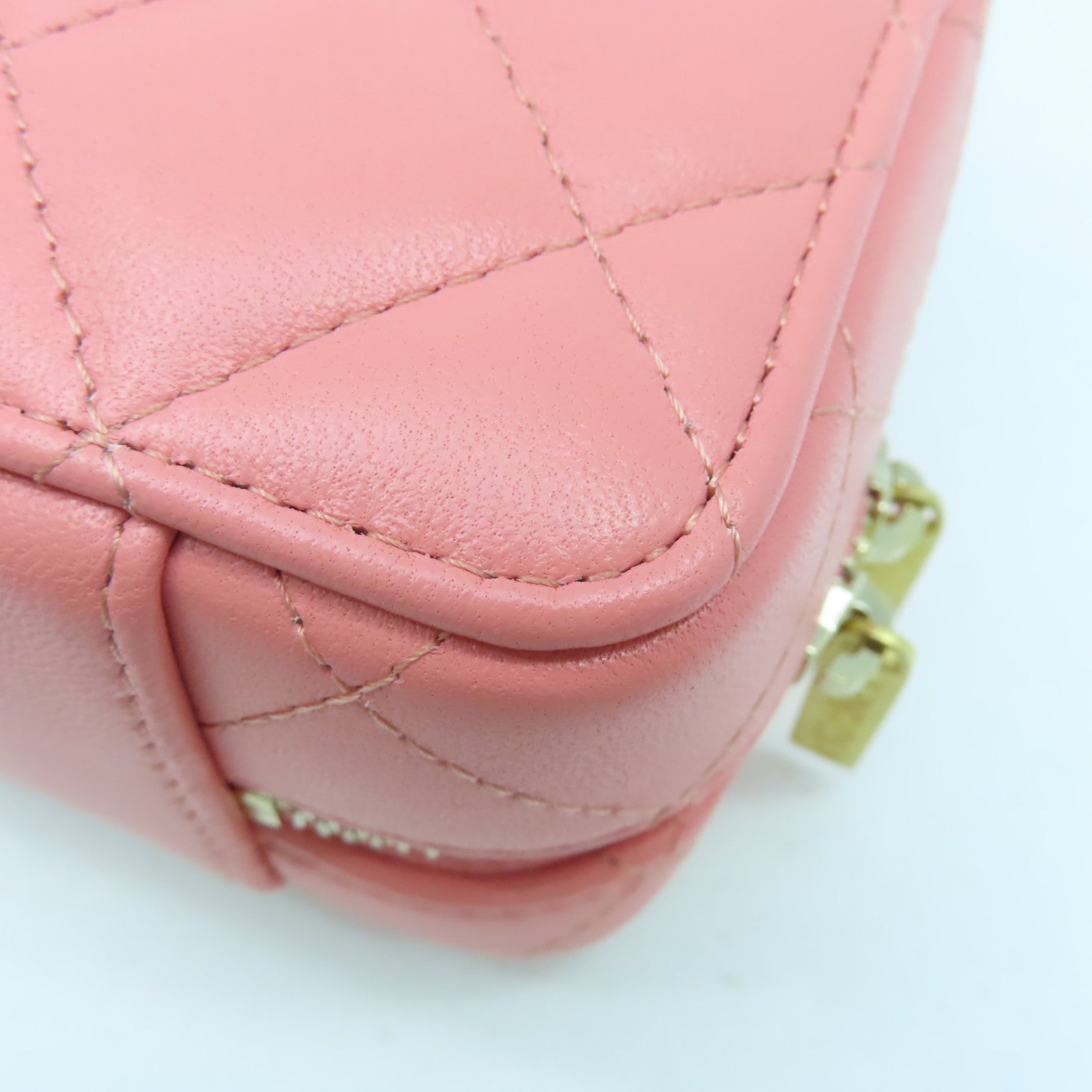 CHANEL **【激減優惠】菱格羊皮皮革Mini Vanity Case金扣鏈帶肩背袋粉紅色