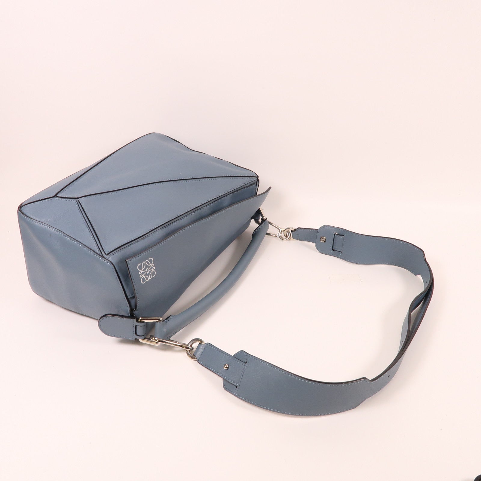 LOEWE 牛皮皮革Puzzle Bag銀扣手挽肩背兩用袋藍色