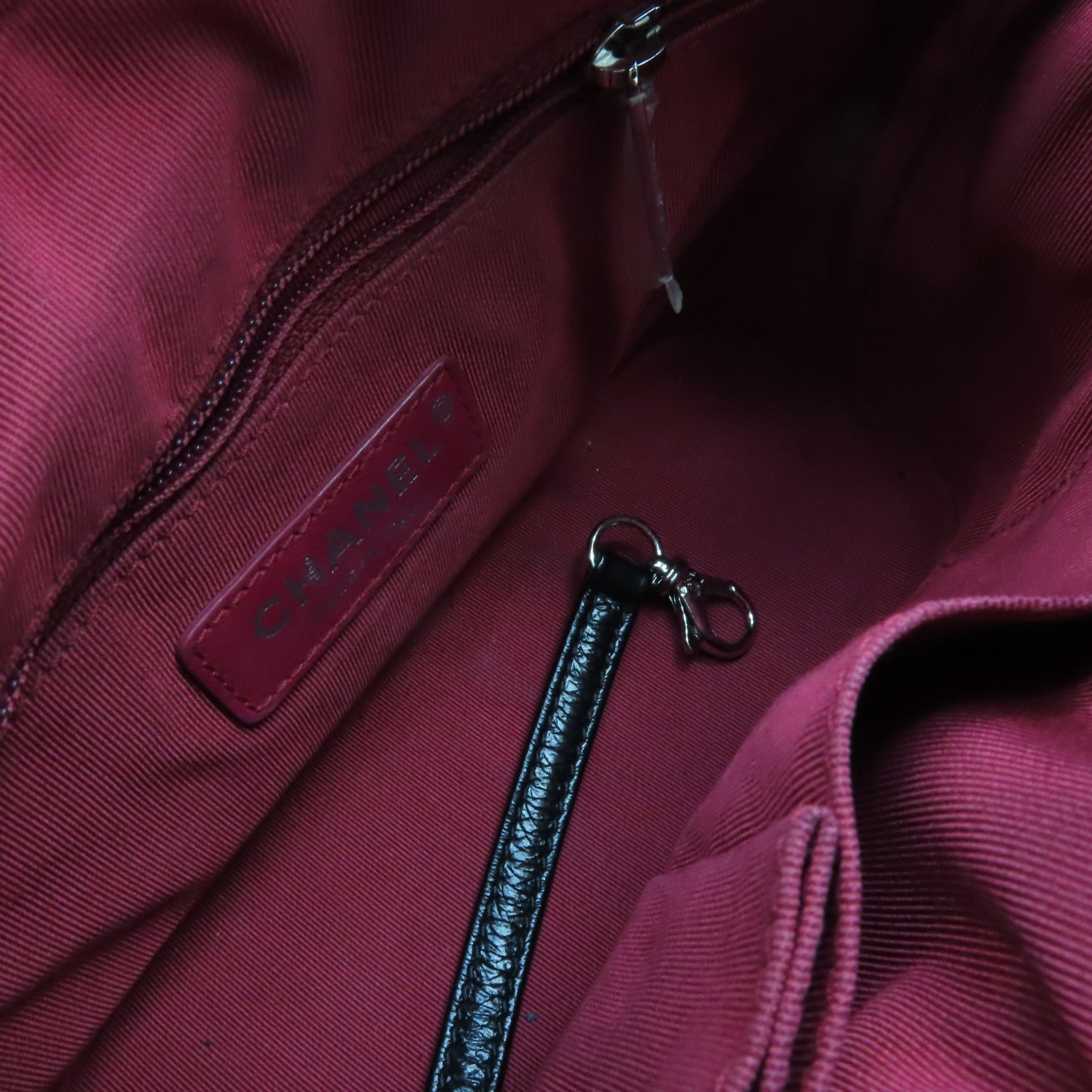 CHANEL 【清倉大減價】菱格牛皮皮革Gabrielle Small Chain Shoulder Bag金扣鏈帶肩背袋米白色/黑色