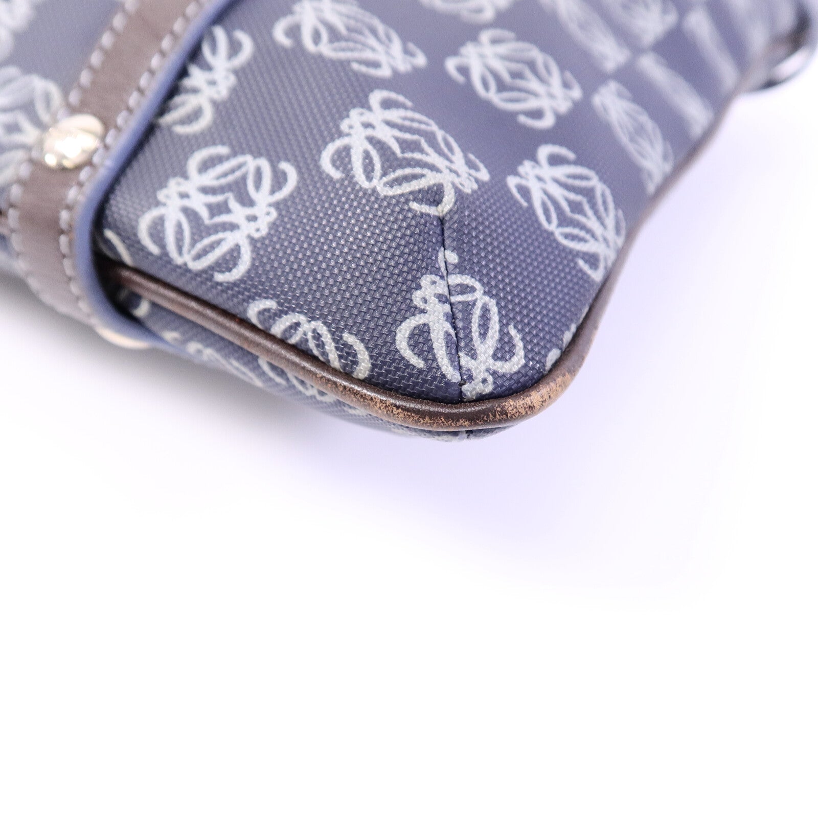 LOEWE 帆布Anagram Shoulder Bag肩背袋