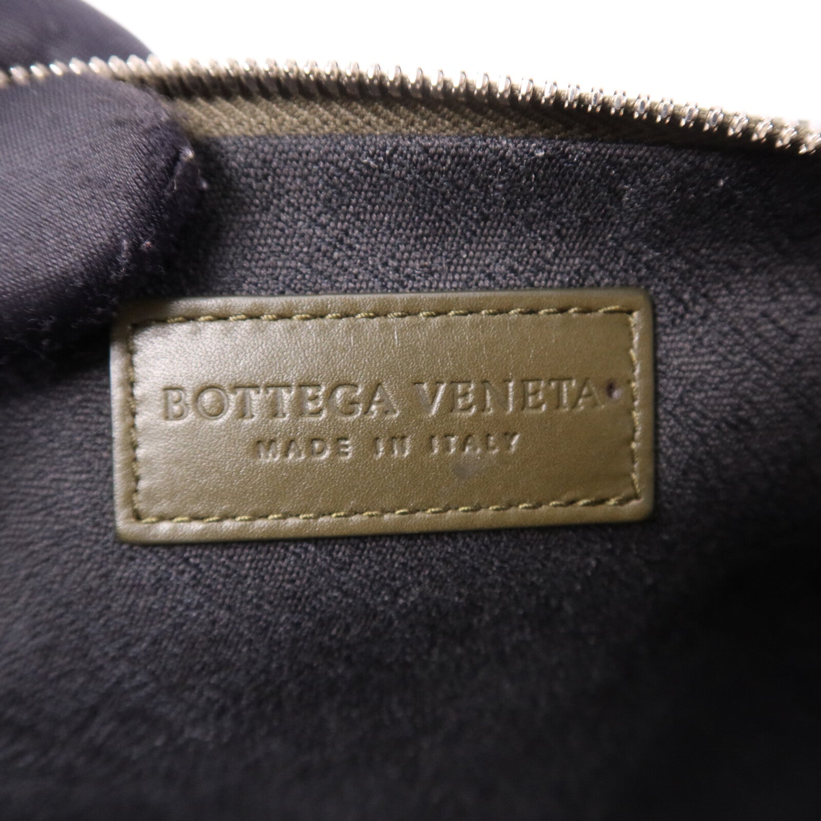 BOTTEGA VENETA 羊皮皮革Pouch銀扣手拿包