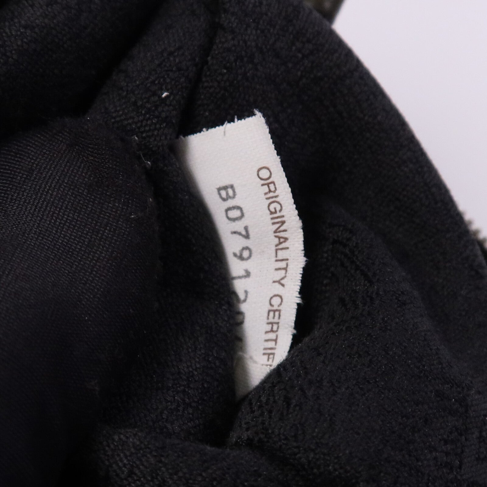 BOTTEGA VENETA 羊皮皮革Pouch銀扣手拿包