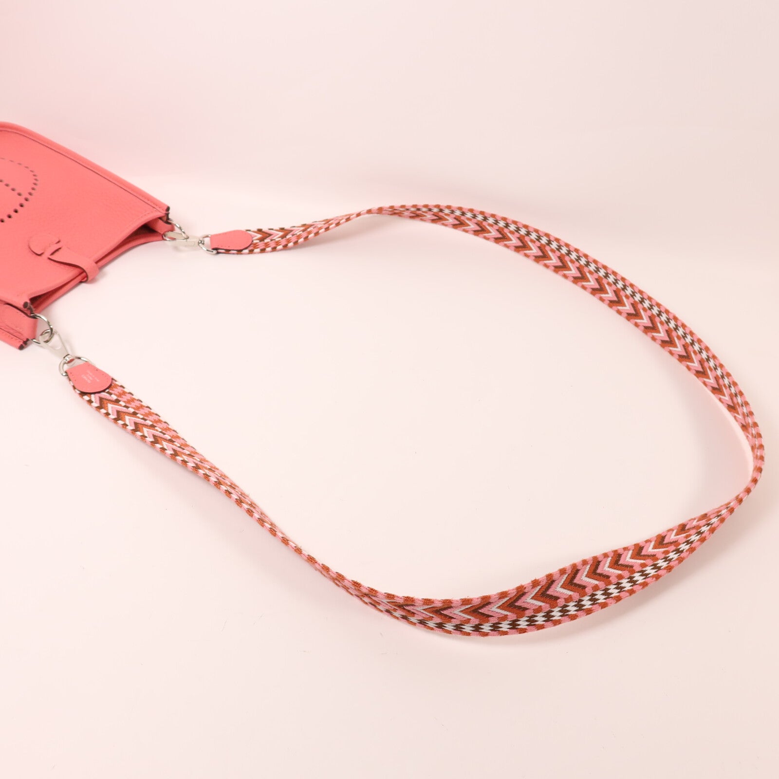 HERMES Clemence皮革Evelyne TPM銀扣肩背袋Rose Azalee