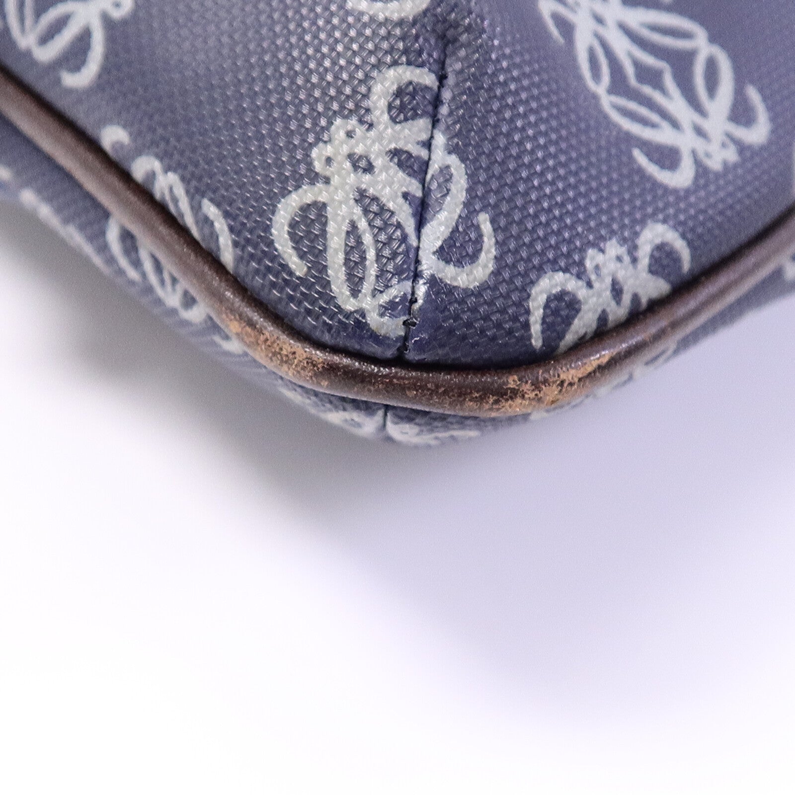 LOEWE 帆布Anagram Shoulder Bag肩背袋