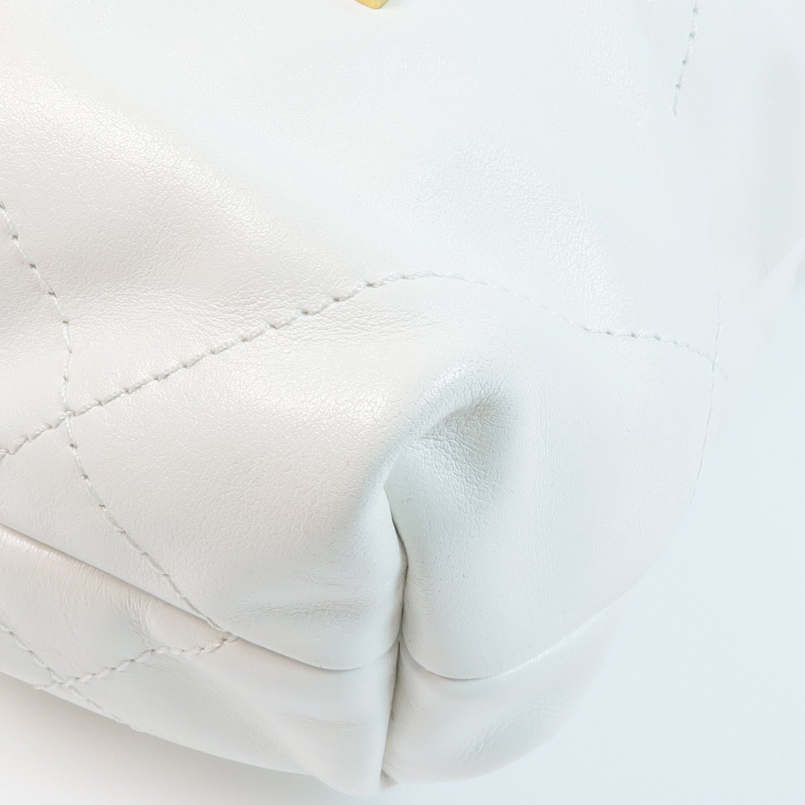 CHANEL 牛皮皮革22 Mini Handbag金扣手挽肩背兩用袋