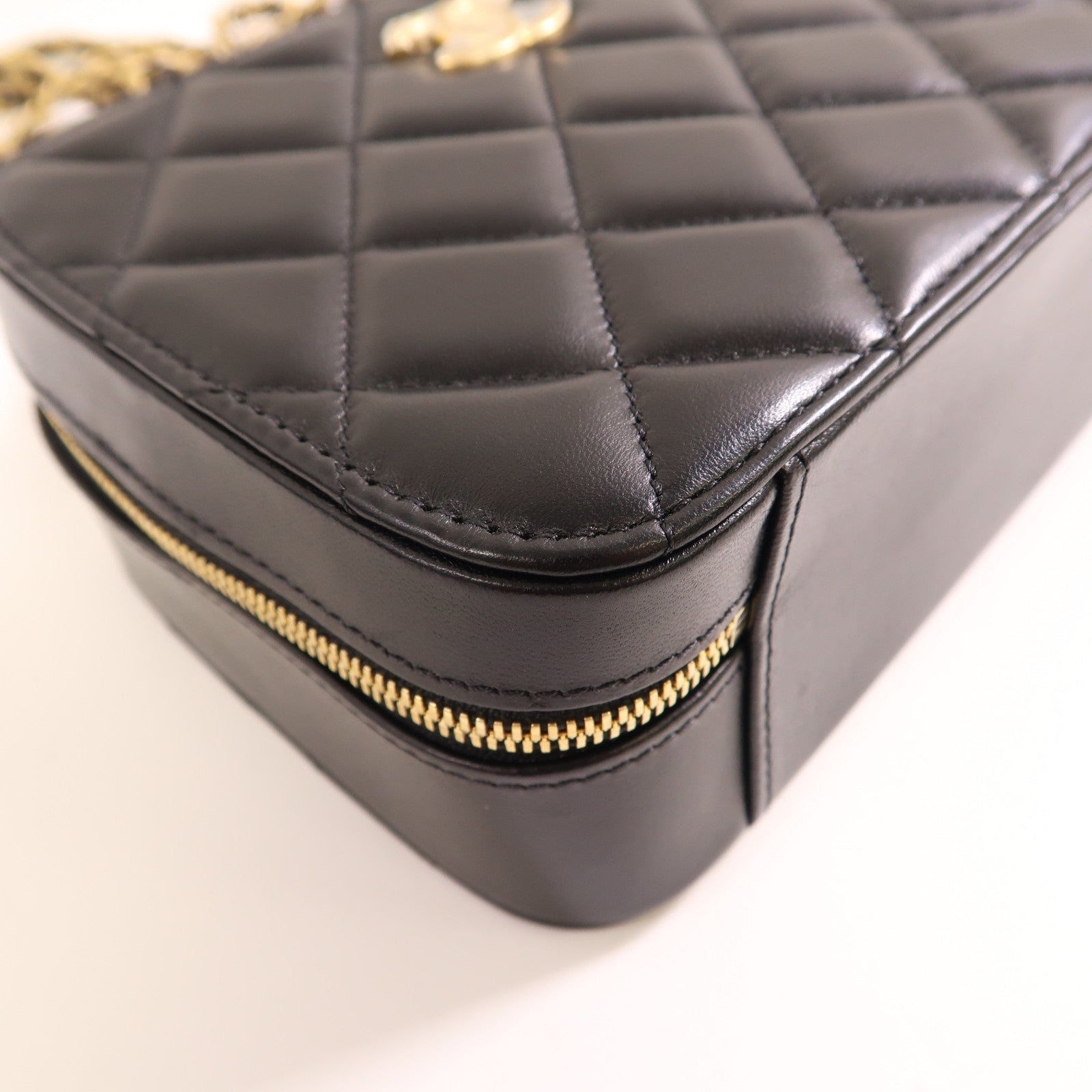 CHANEL 【激減優惠】羊皮皮革Vanity Case金扣鏈帶手挽肩背兩用袋