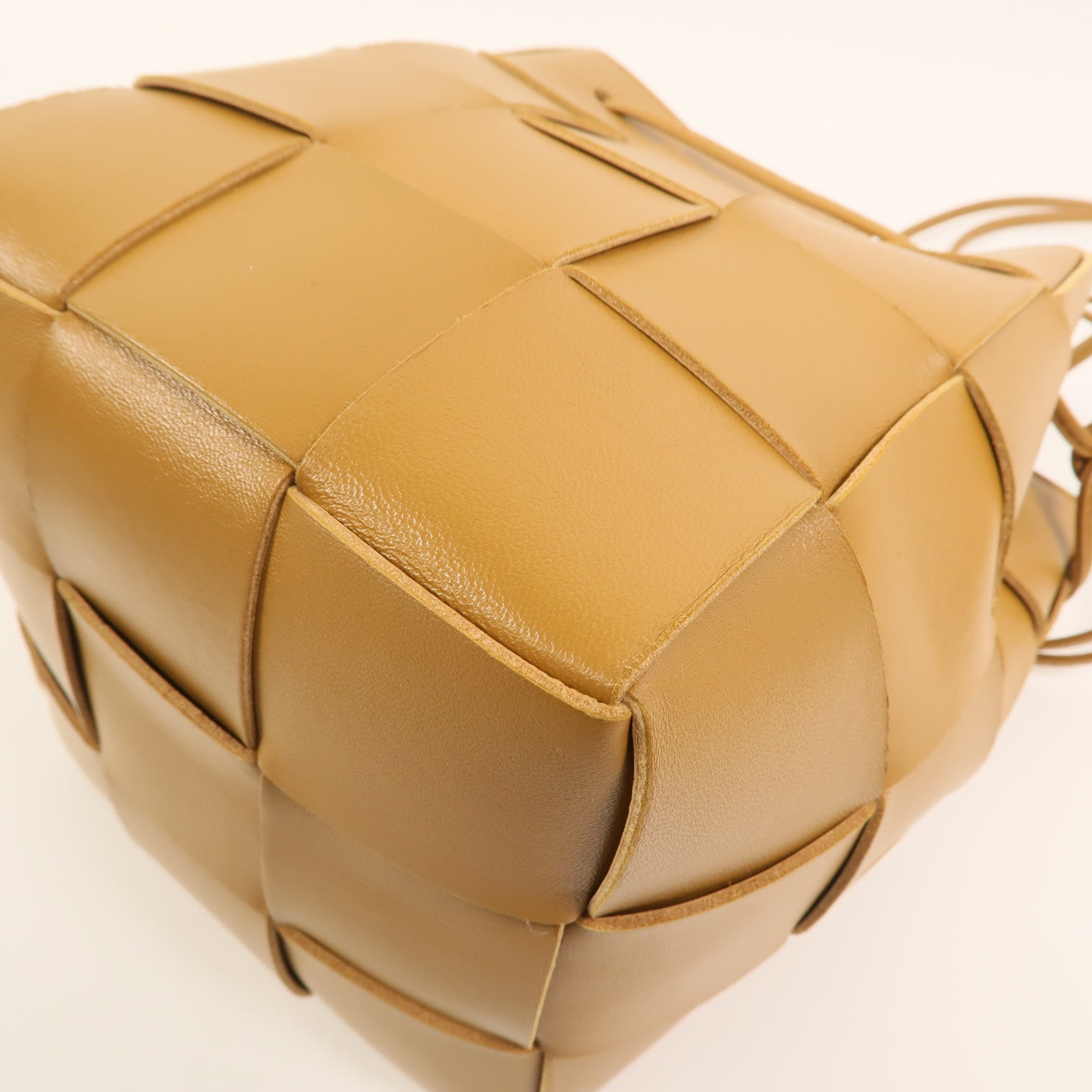 BOTTEGA VENETA 牛皮皮革Cassette Bucket肩背袋