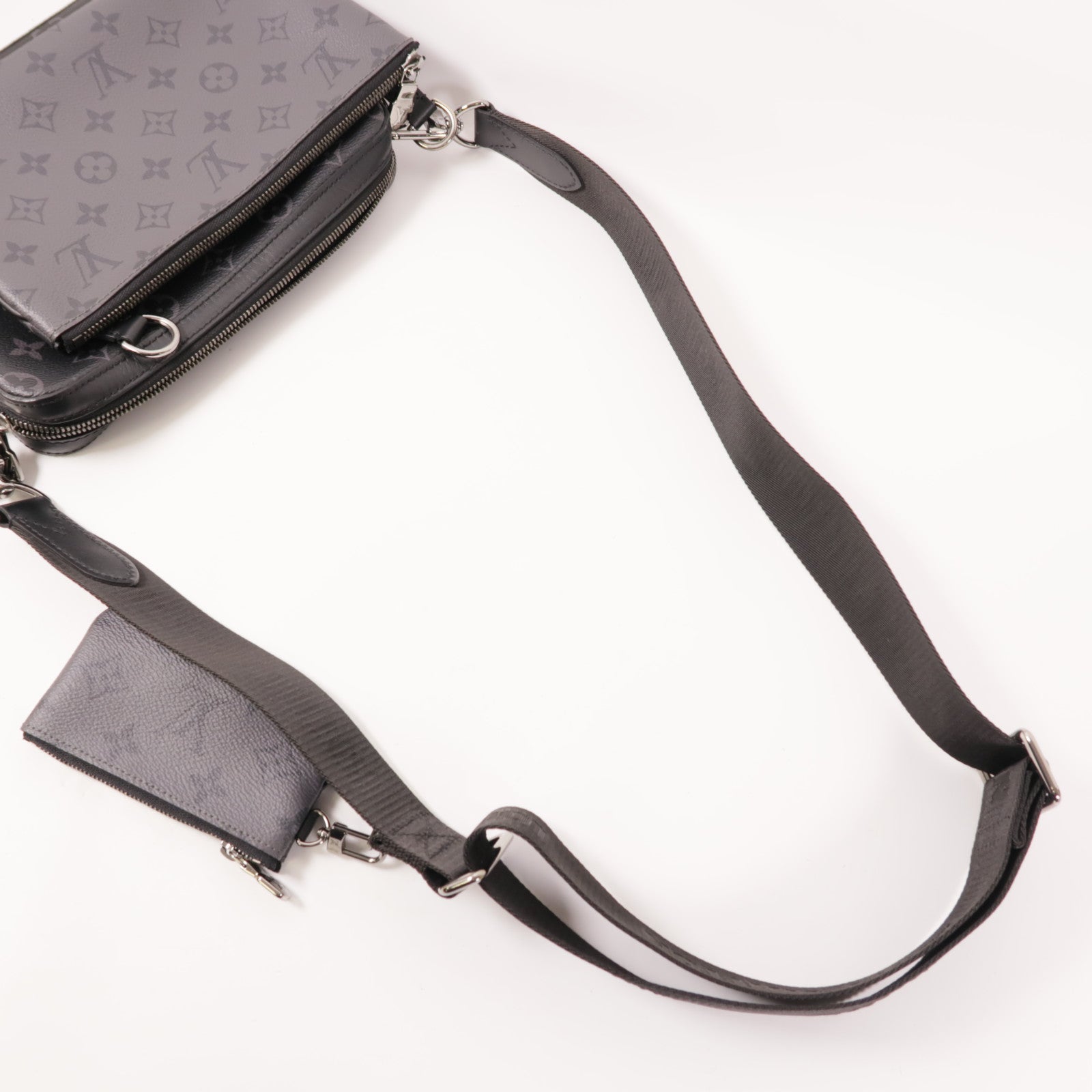 LOUIS VUITTON Monogram Eclipse Reverse Trio Messenger銀扣肩背袋灰色
