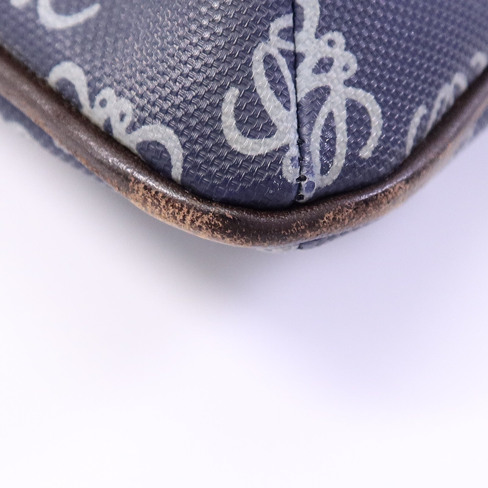 LOEWE 帆布Anagram Shoulder Bag肩背袋