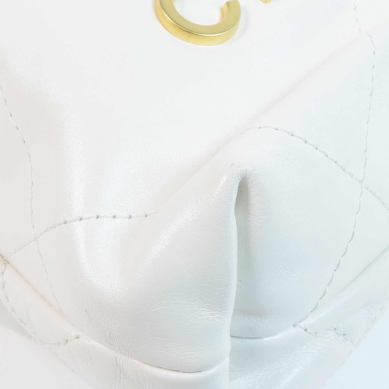 CHANEL 牛皮皮革22 Mini Handbag金扣手挽肩背兩用袋