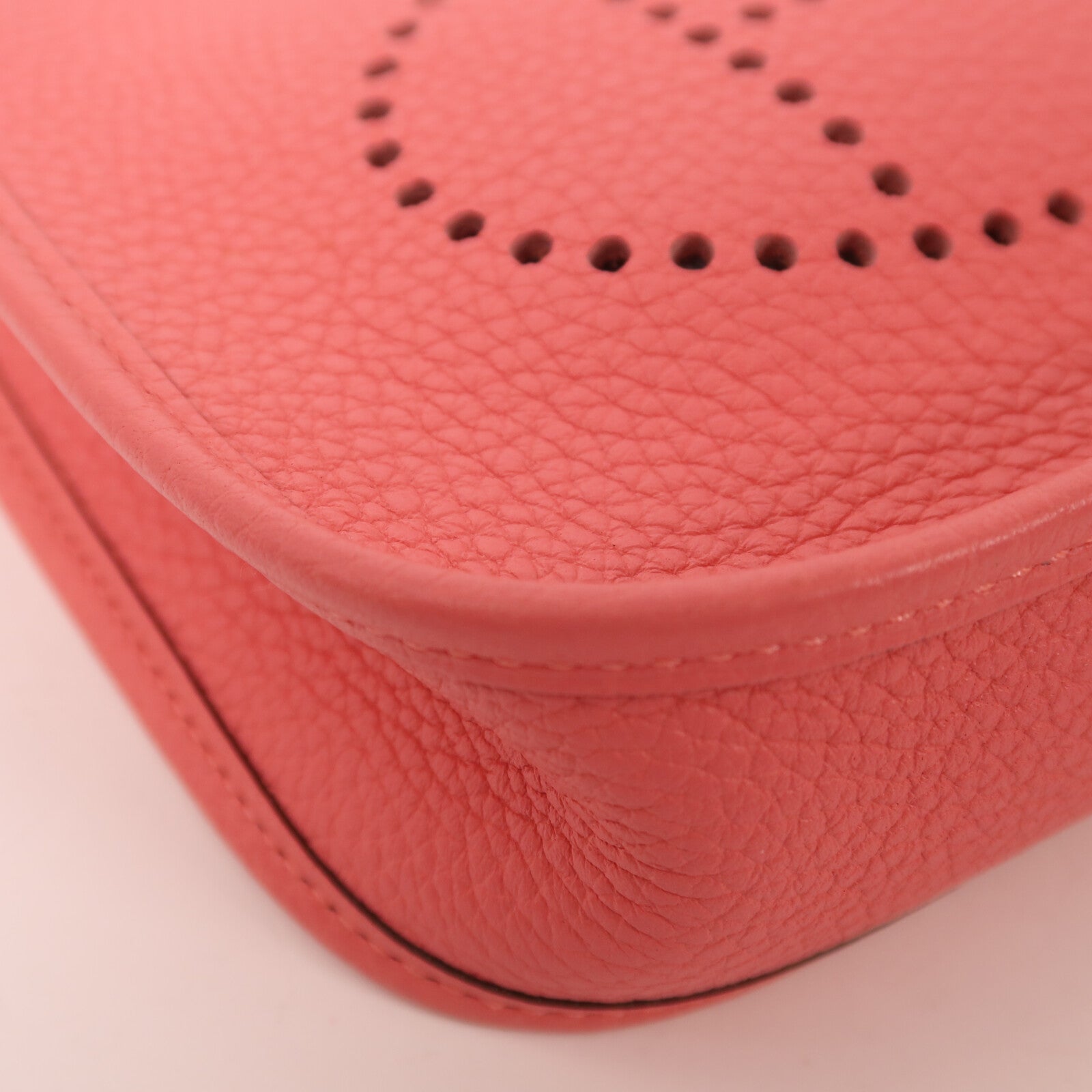 HERMES Clemence皮革Evelyne TPM銀扣肩背袋Rose Azalee