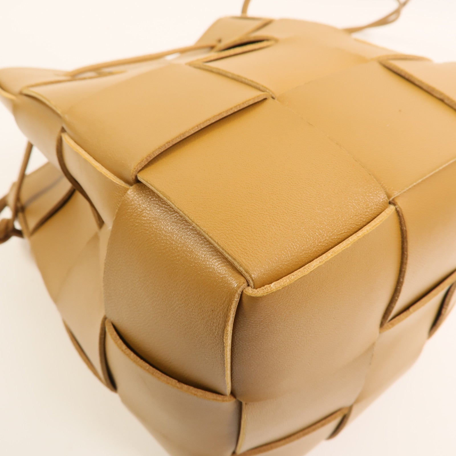 BOTTEGA VENETA 牛皮皮革Cassette Bucket肩背袋