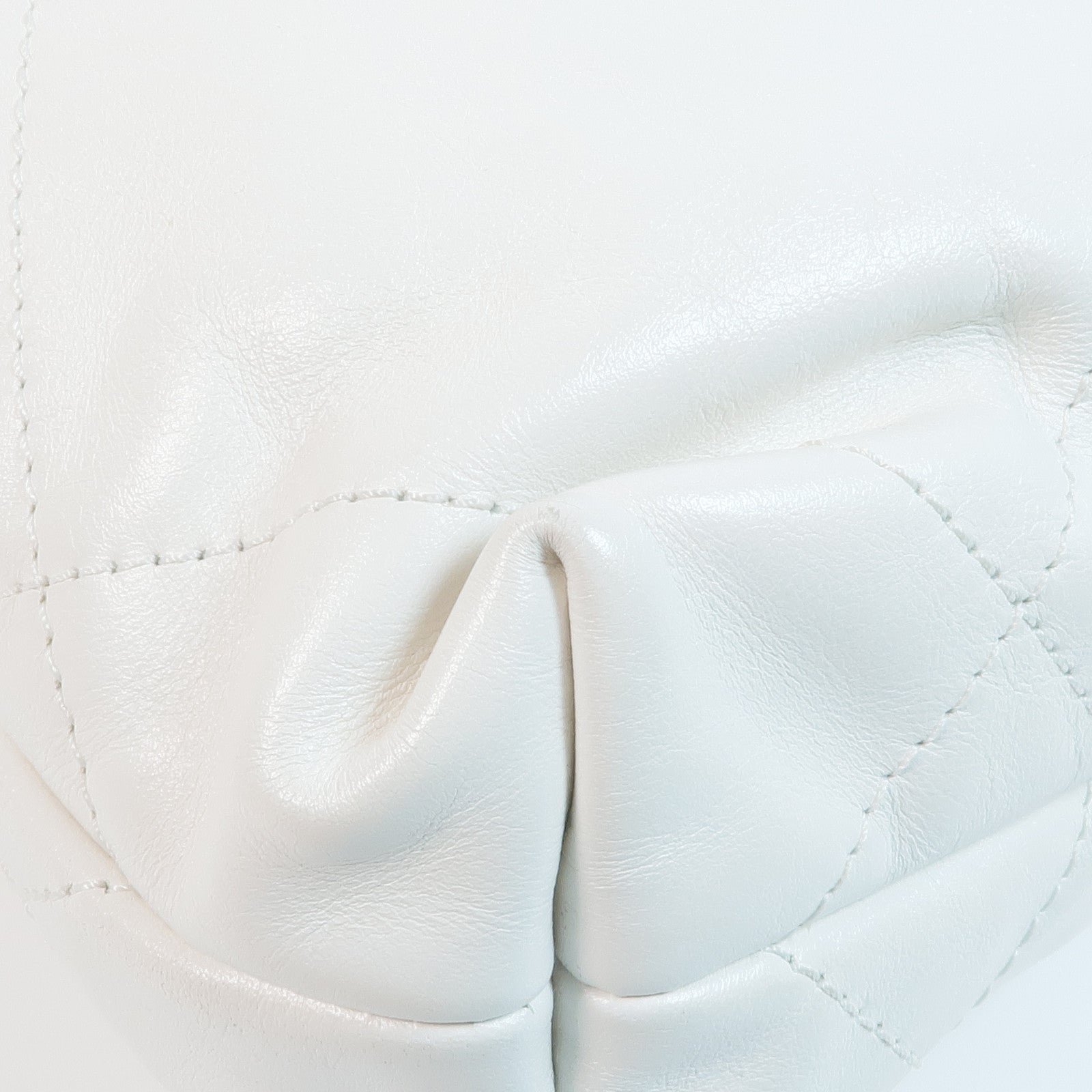 CHANEL 牛皮皮革22 Mini Handbag金扣手挽肩背兩用袋