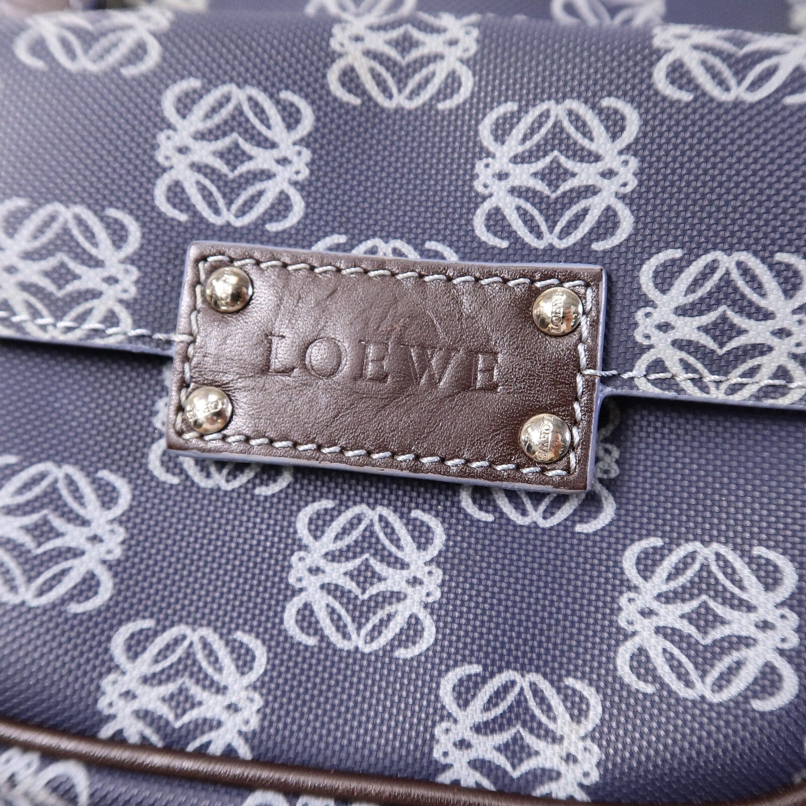 LOEWE 帆布Anagram Shoulder Bag肩背袋