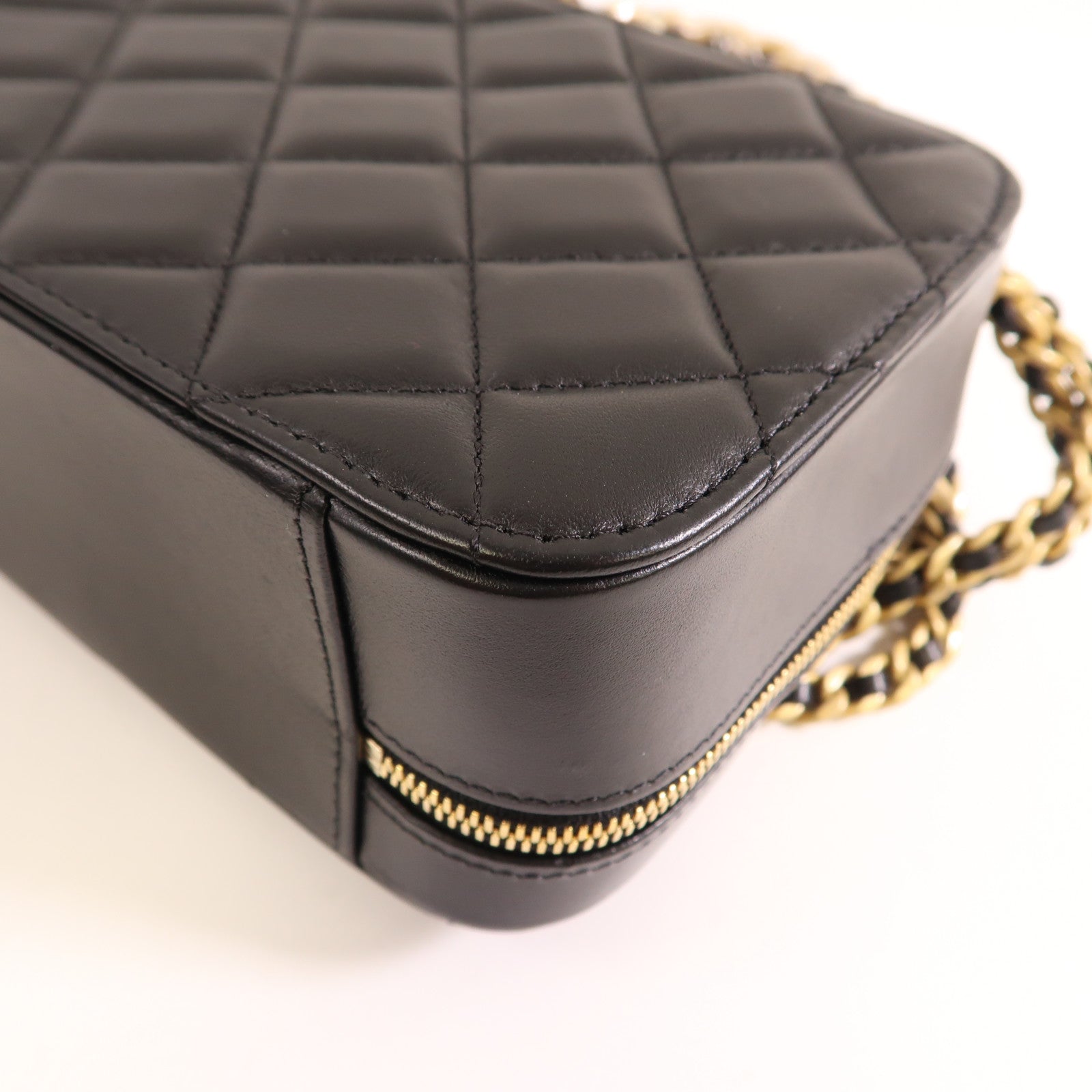 CHANEL 【激減優惠】羊皮皮革Vanity Case金扣鏈帶手挽肩背兩用袋