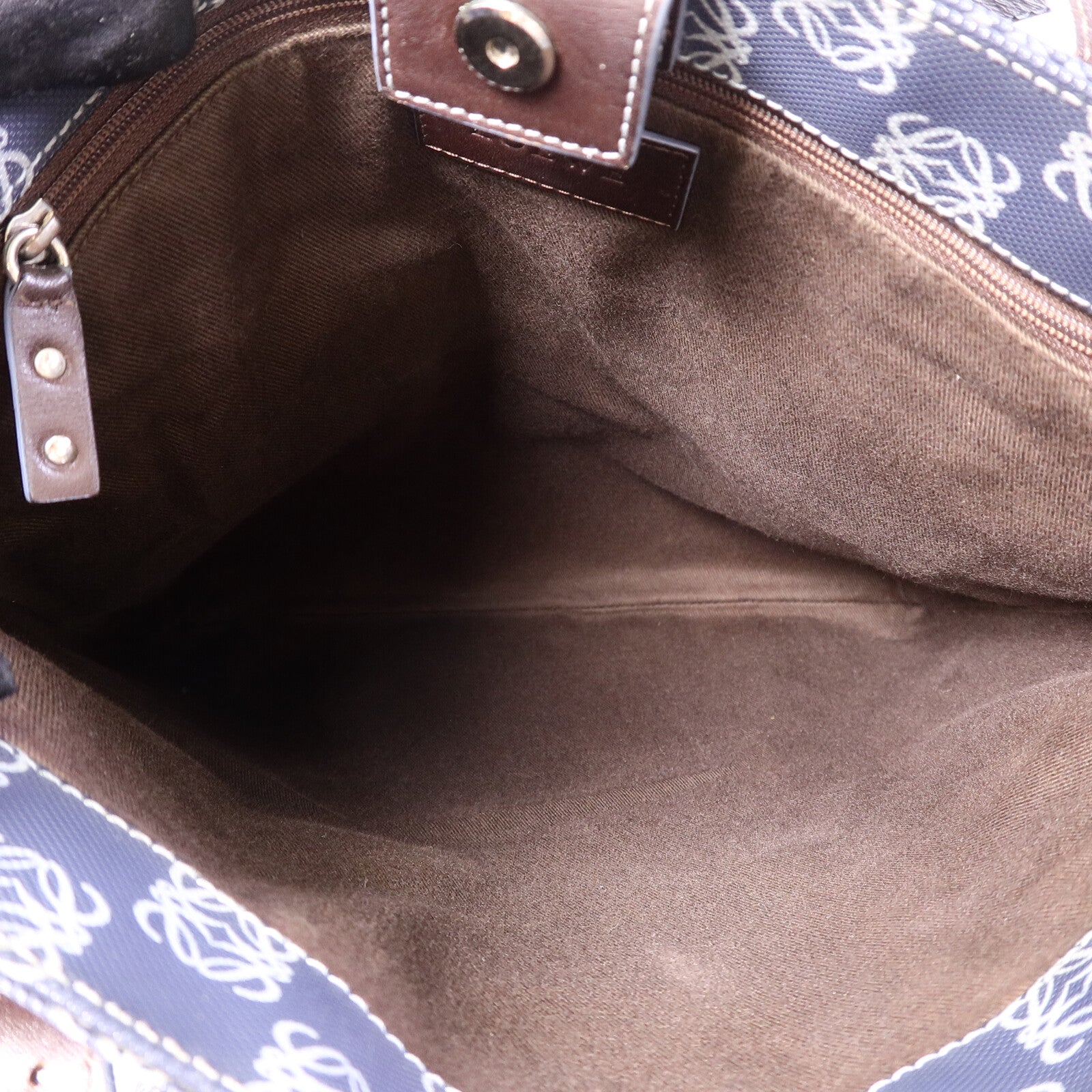 LOEWE 帆布Anagram Shoulder Bag肩背袋