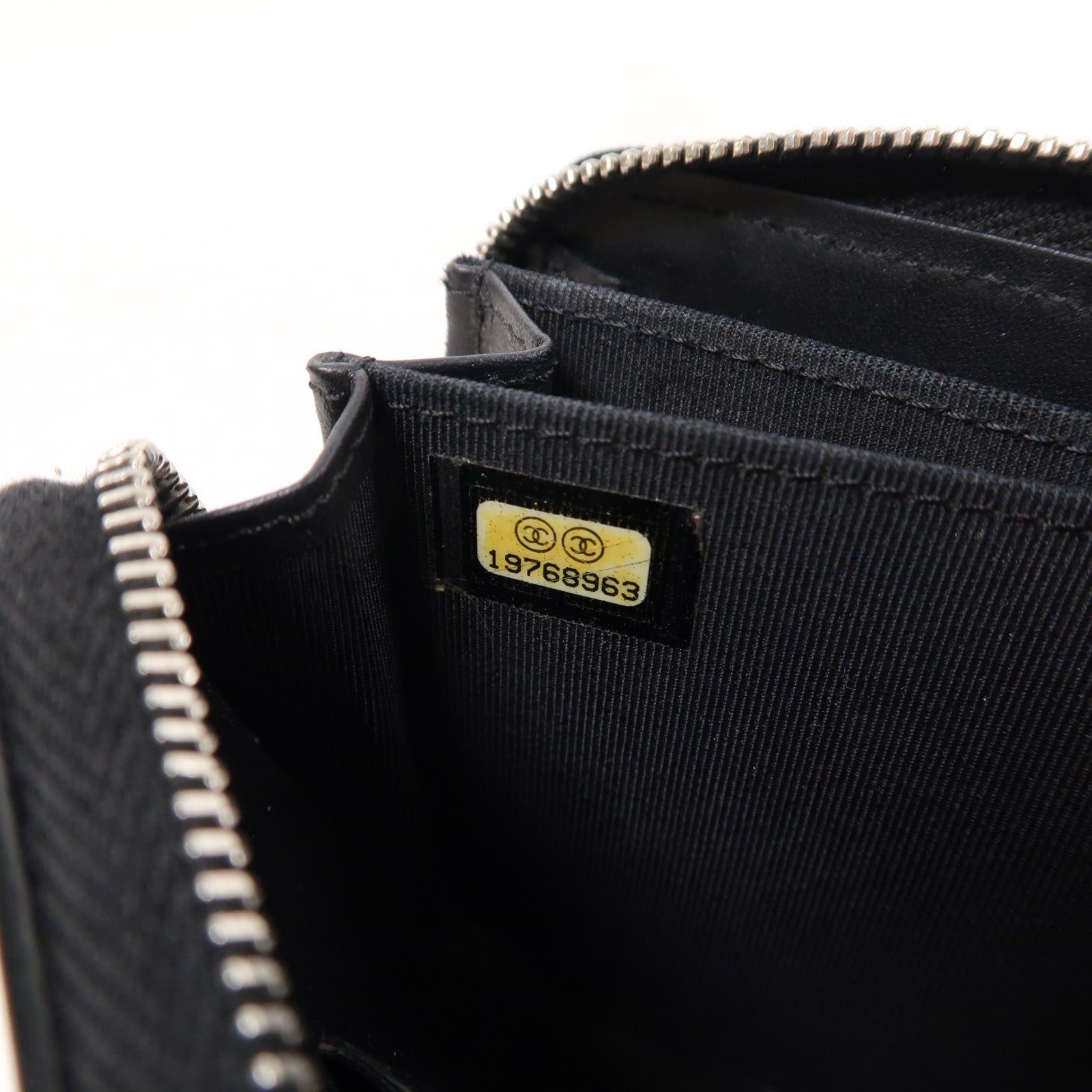 CHANEL 菱格漆皮皮革Zipper Wallet銀扣中長錢包黑色