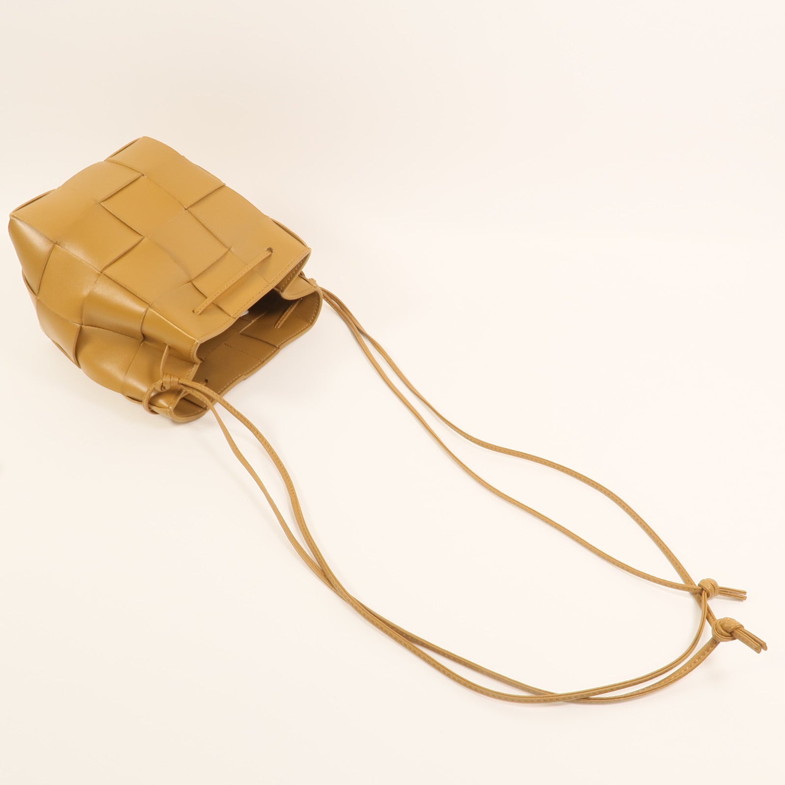 BOTTEGA VENETA 牛皮皮革Cassette Bucket肩背袋