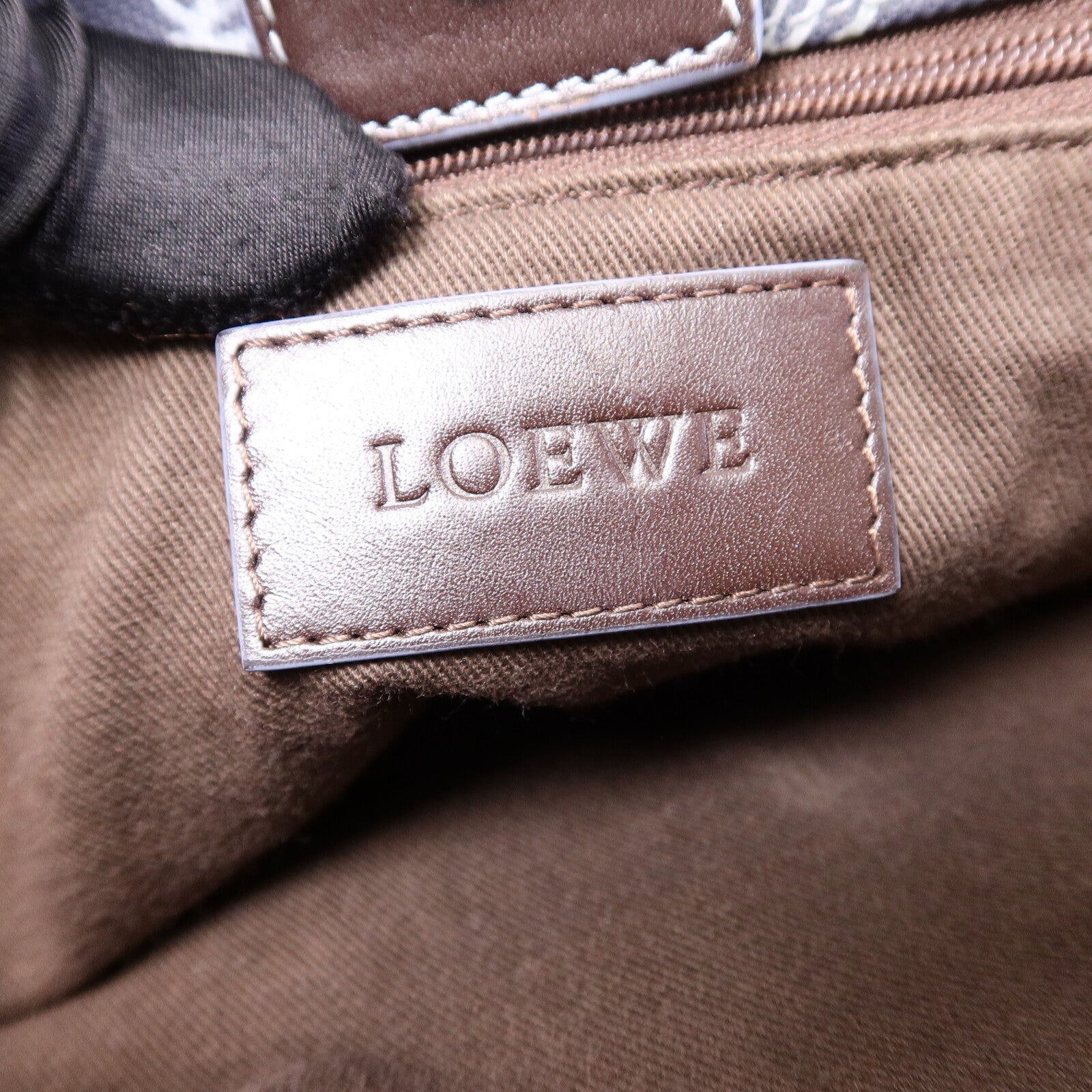 LOEWE 帆布Anagram Shoulder Bag肩背袋