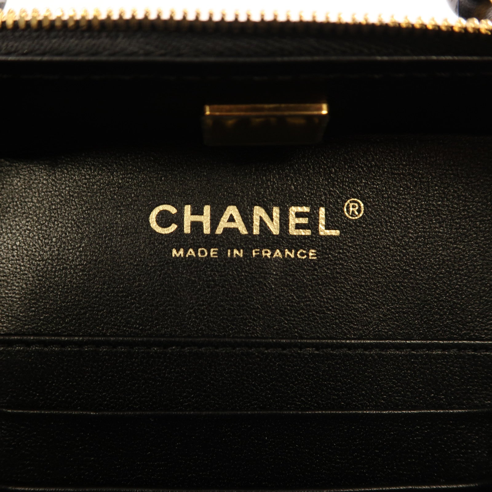 CHANEL 【激減優惠】羊皮皮革Vanity Case金扣鏈帶手挽肩背兩用袋