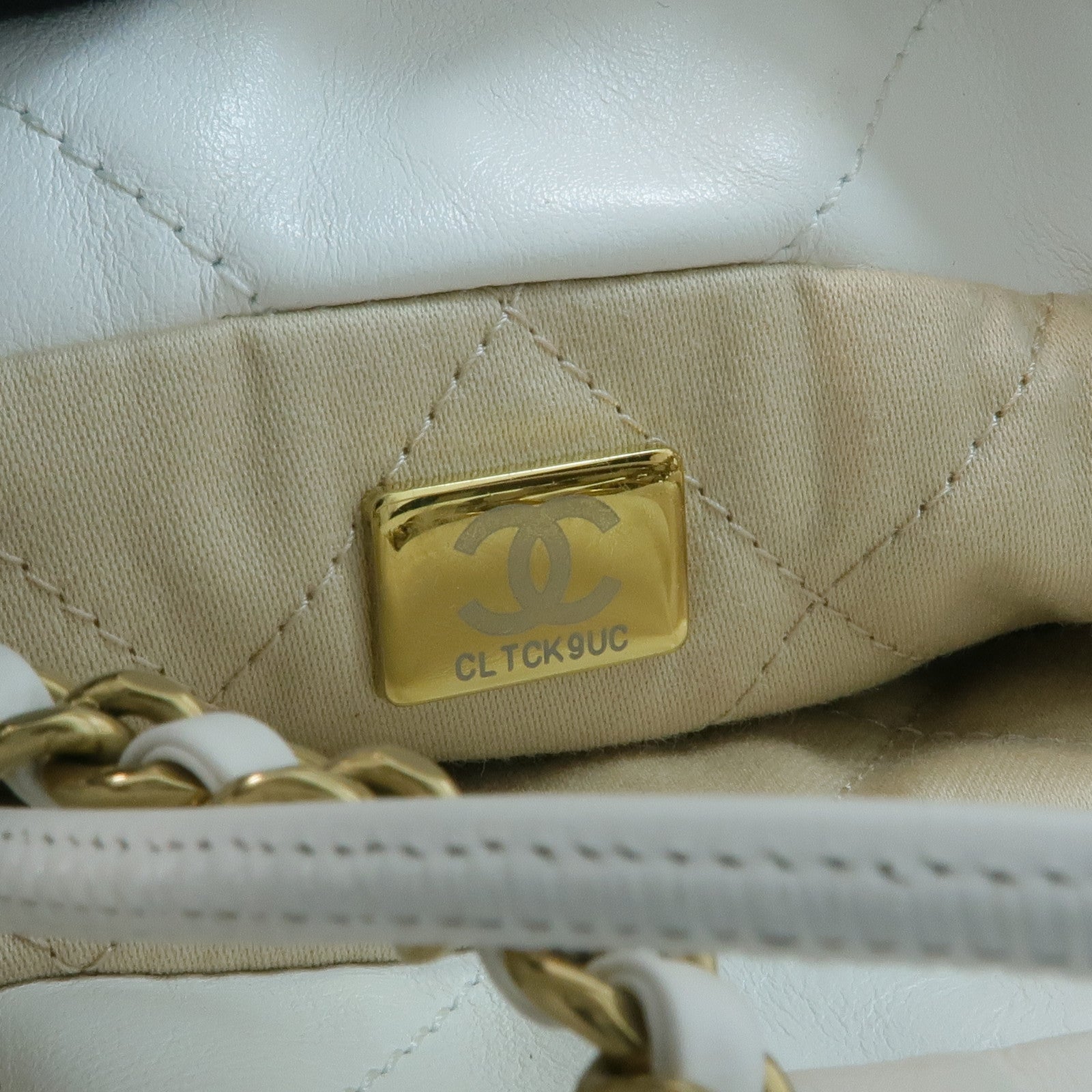 CHANEL 牛皮皮革22 Mini Handbag金扣手挽肩背兩用袋