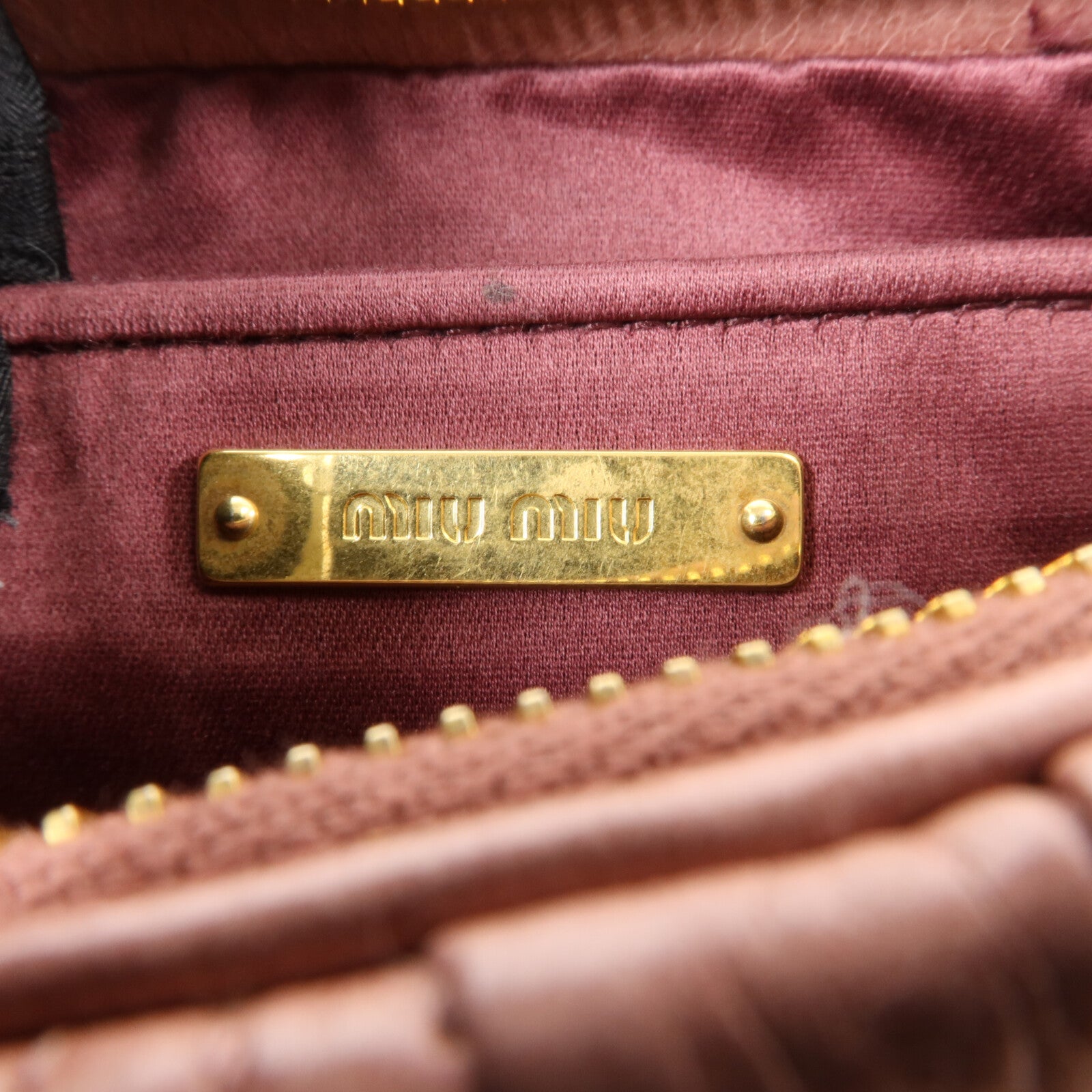 Miu Miu 羊皮皮革Matelasse Pouch手拿包