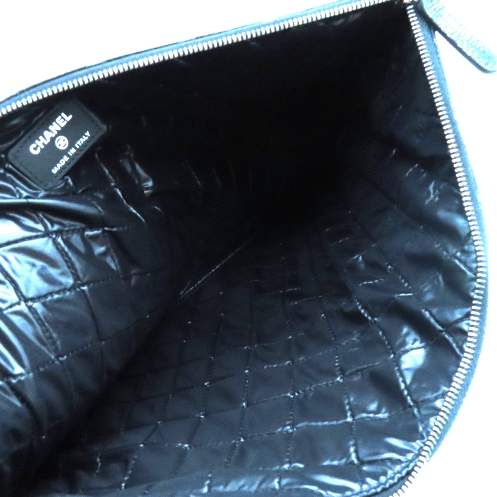 CHANEL 菱格漆皮皮革Pouch銀扣手拿包黑色