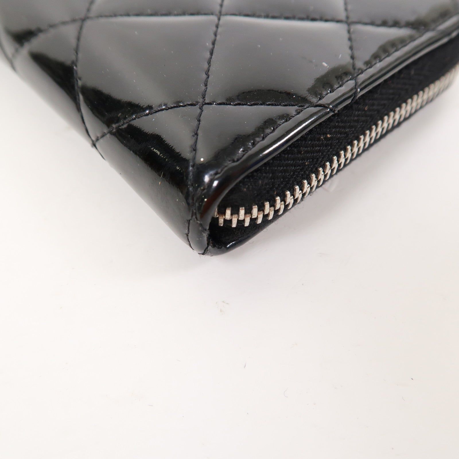 CHANEL 菱格漆皮皮革Zipper Wallet銀扣中長錢包黑色