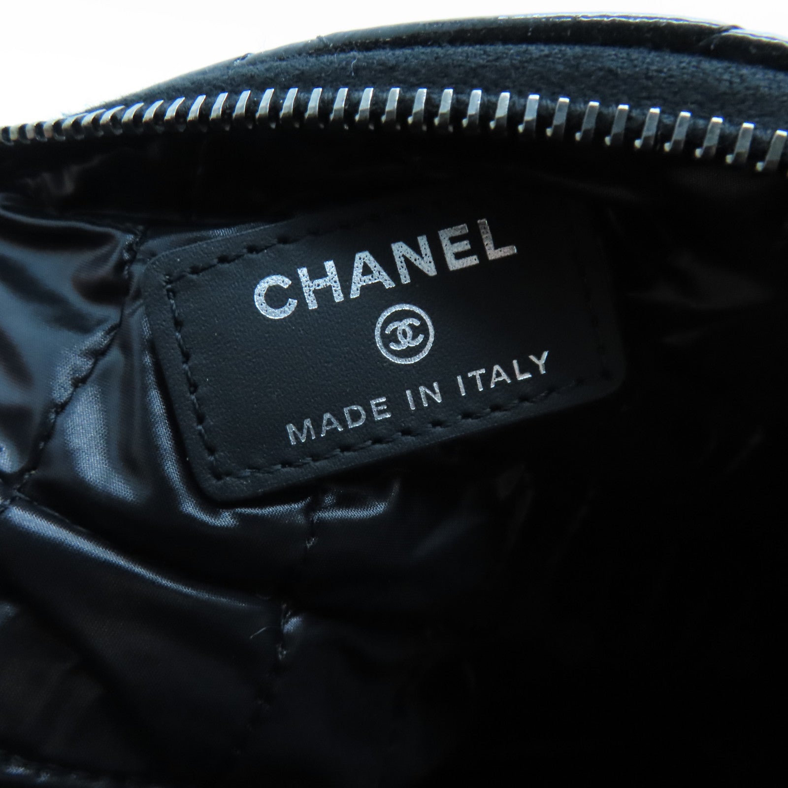 CHANEL 菱格漆皮皮革Pouch銀扣手拿包黑色