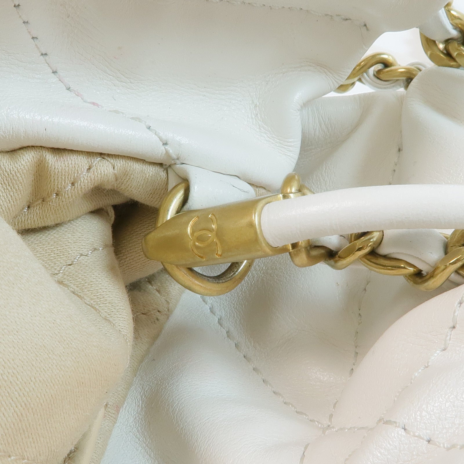 CHANEL 牛皮皮革22 Mini Handbag金扣手挽肩背兩用袋