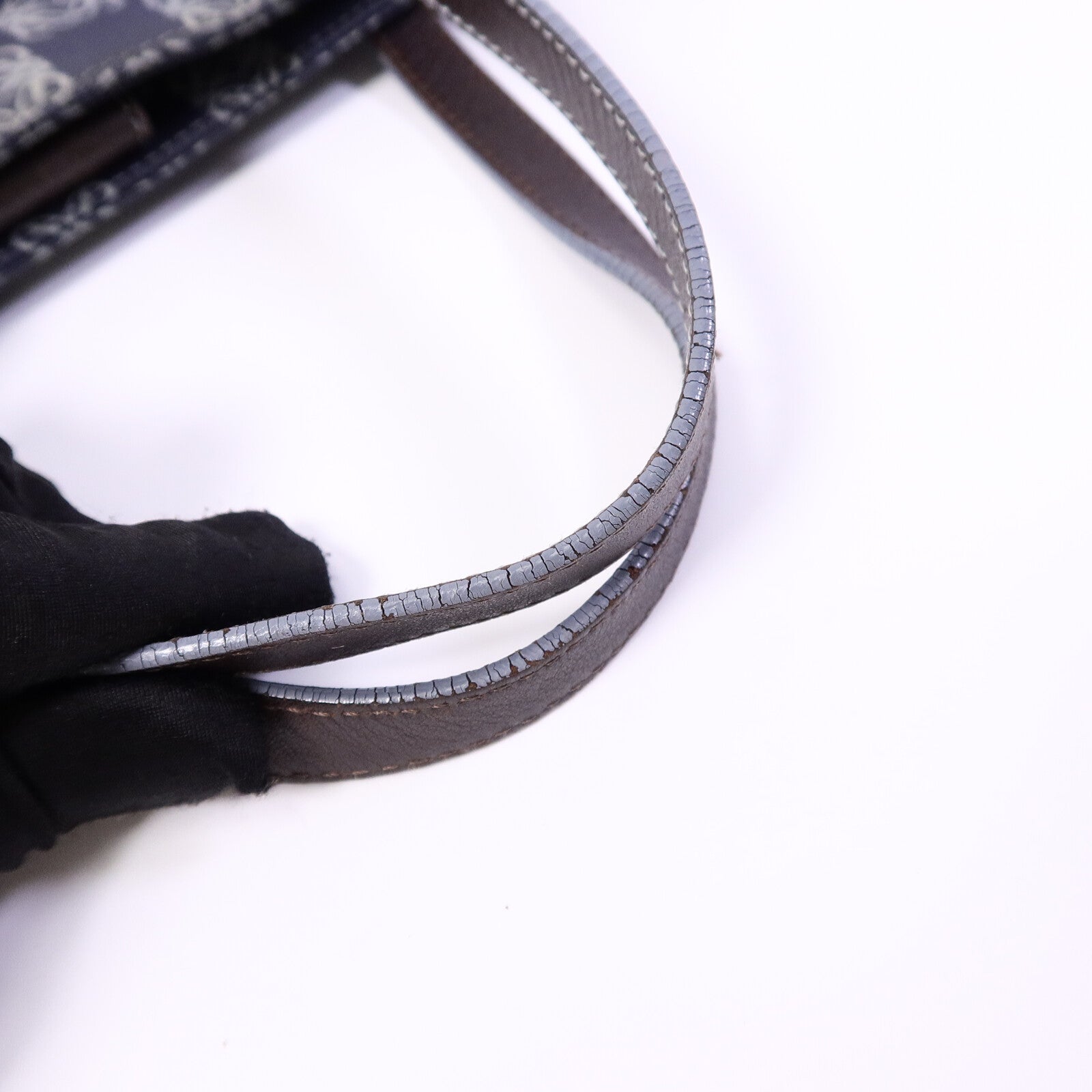 LOEWE 帆布Anagram Shoulder Bag肩背袋