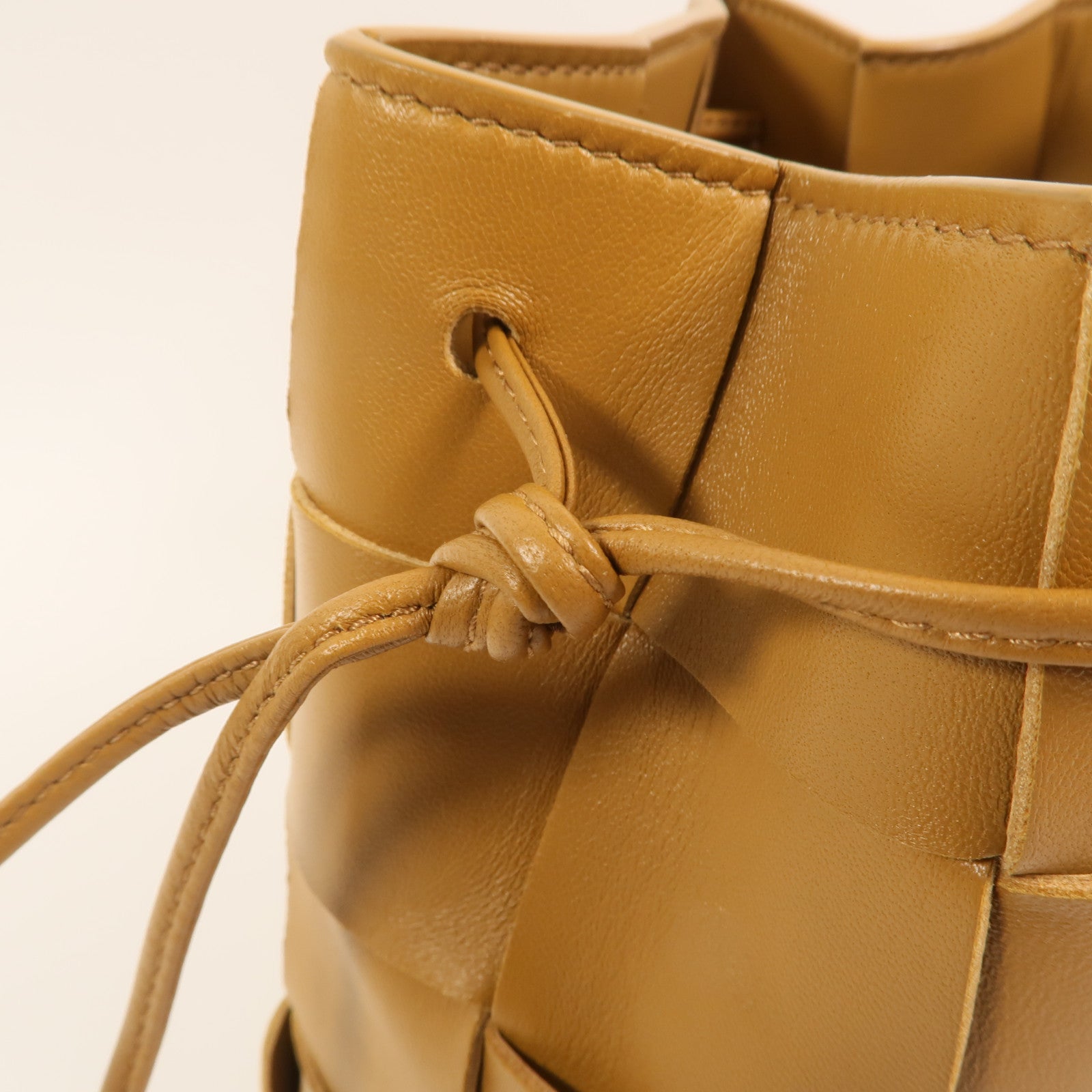 BOTTEGA VENETA 牛皮皮革Cassette Bucket肩背袋